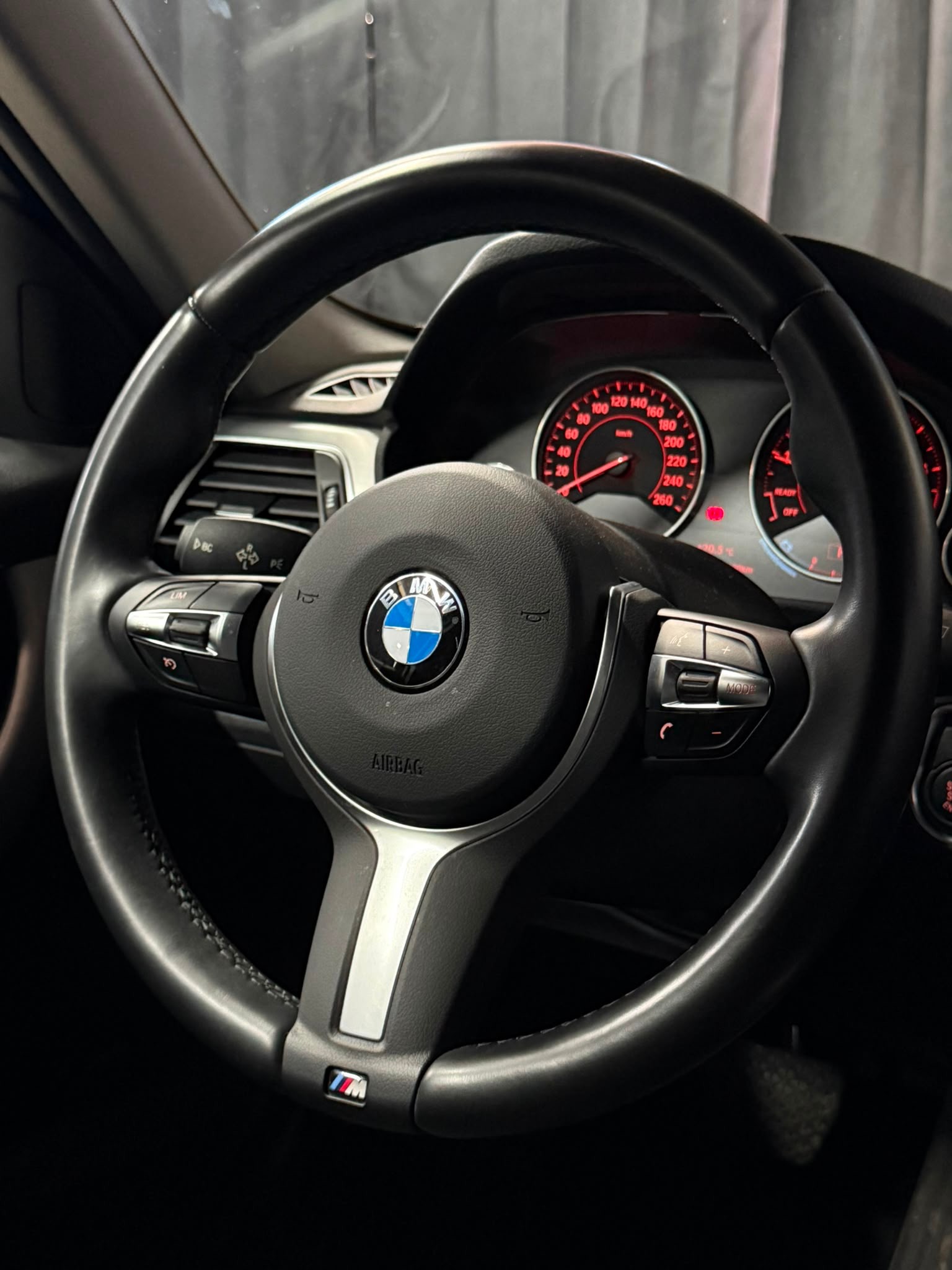 BMW 320i Sport Line Steptronic-image-9
