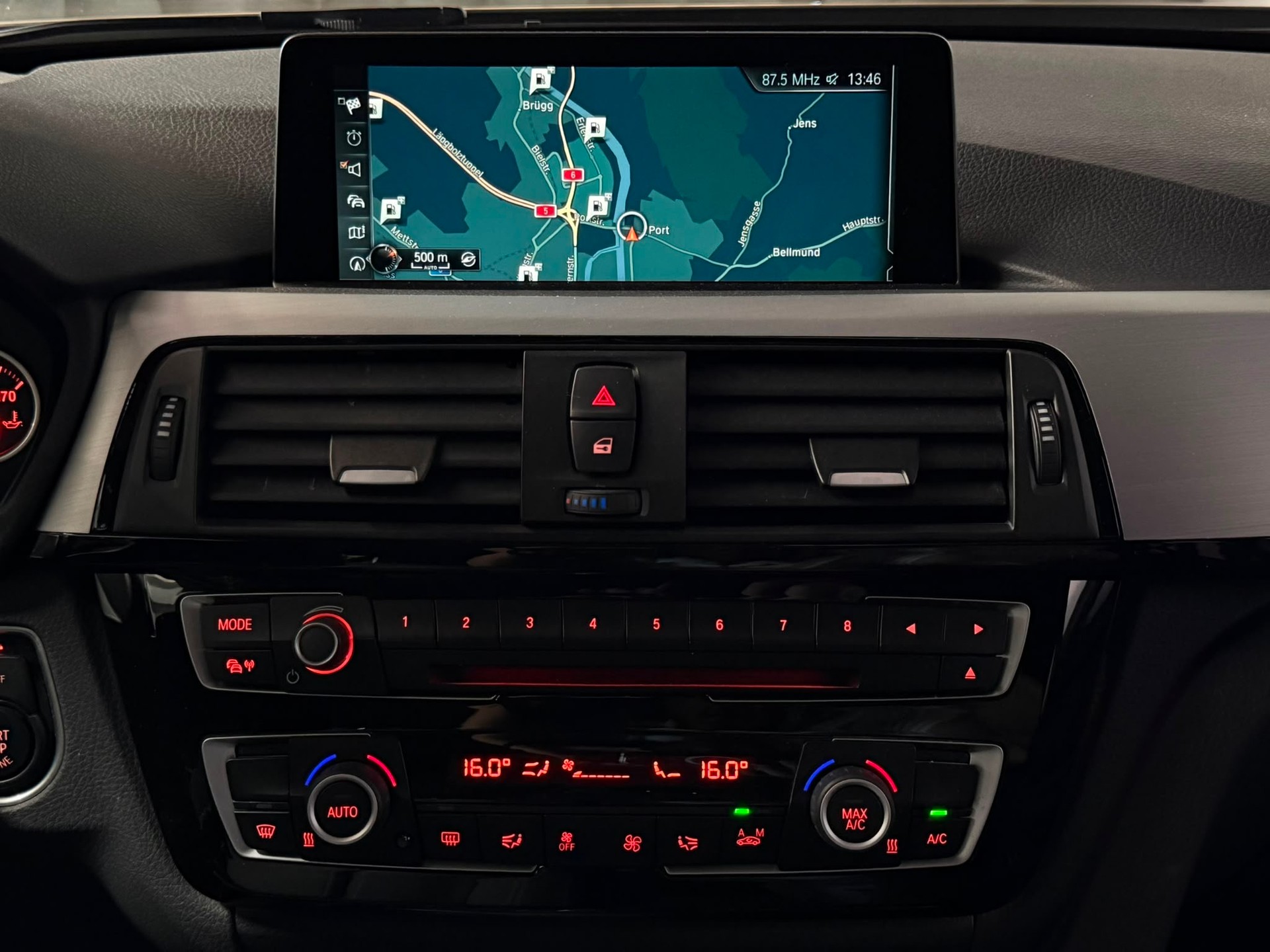 BMW 320i Sport Line Steptronic-image-11