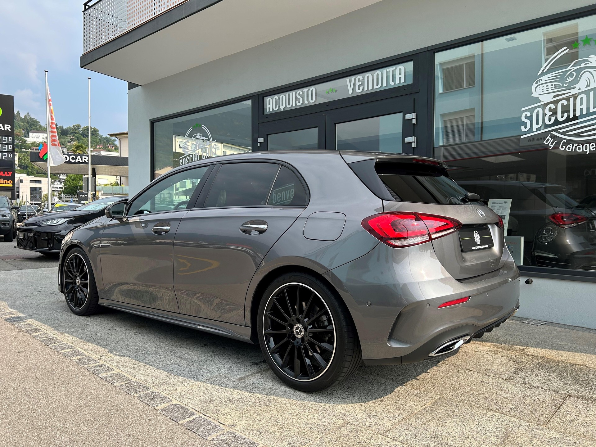 MERCEDES-BENZ A 200 AMG Line-showroom-element-2