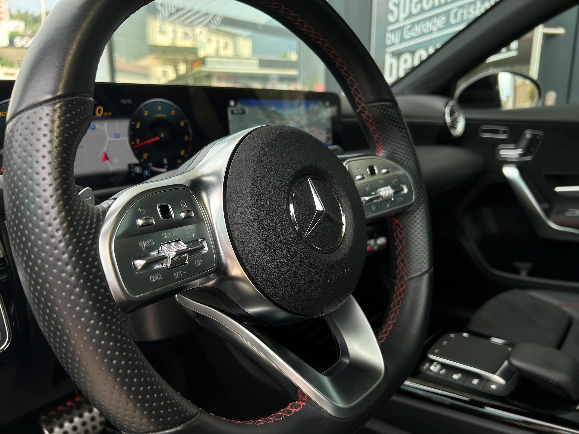 MERCEDES-BENZ A 200 AMG Line-image-10
