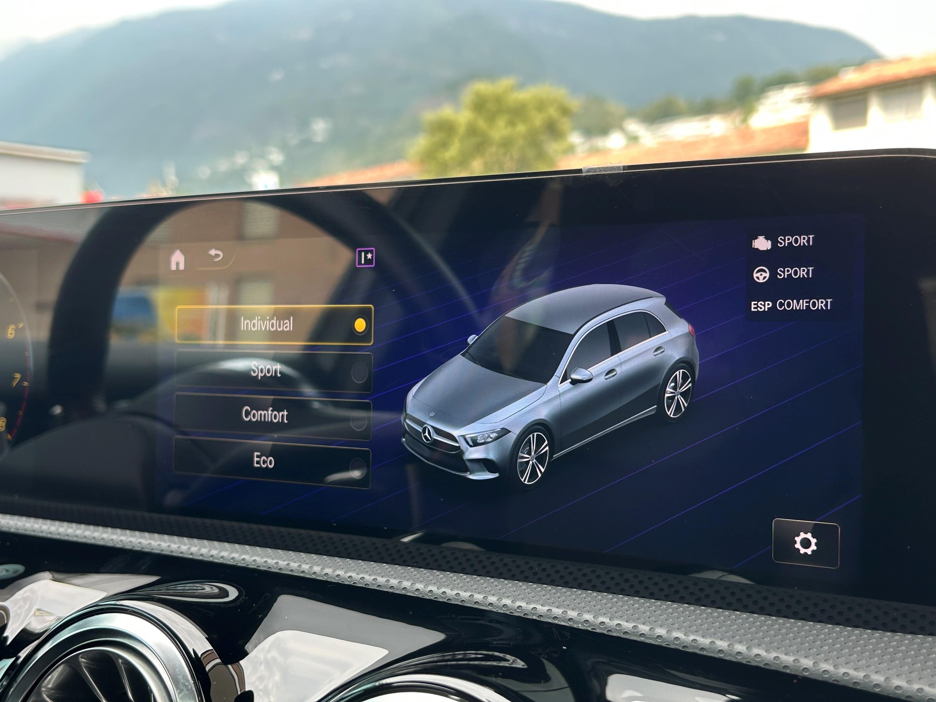 MERCEDES-BENZ A 200 AMG Line-image-15