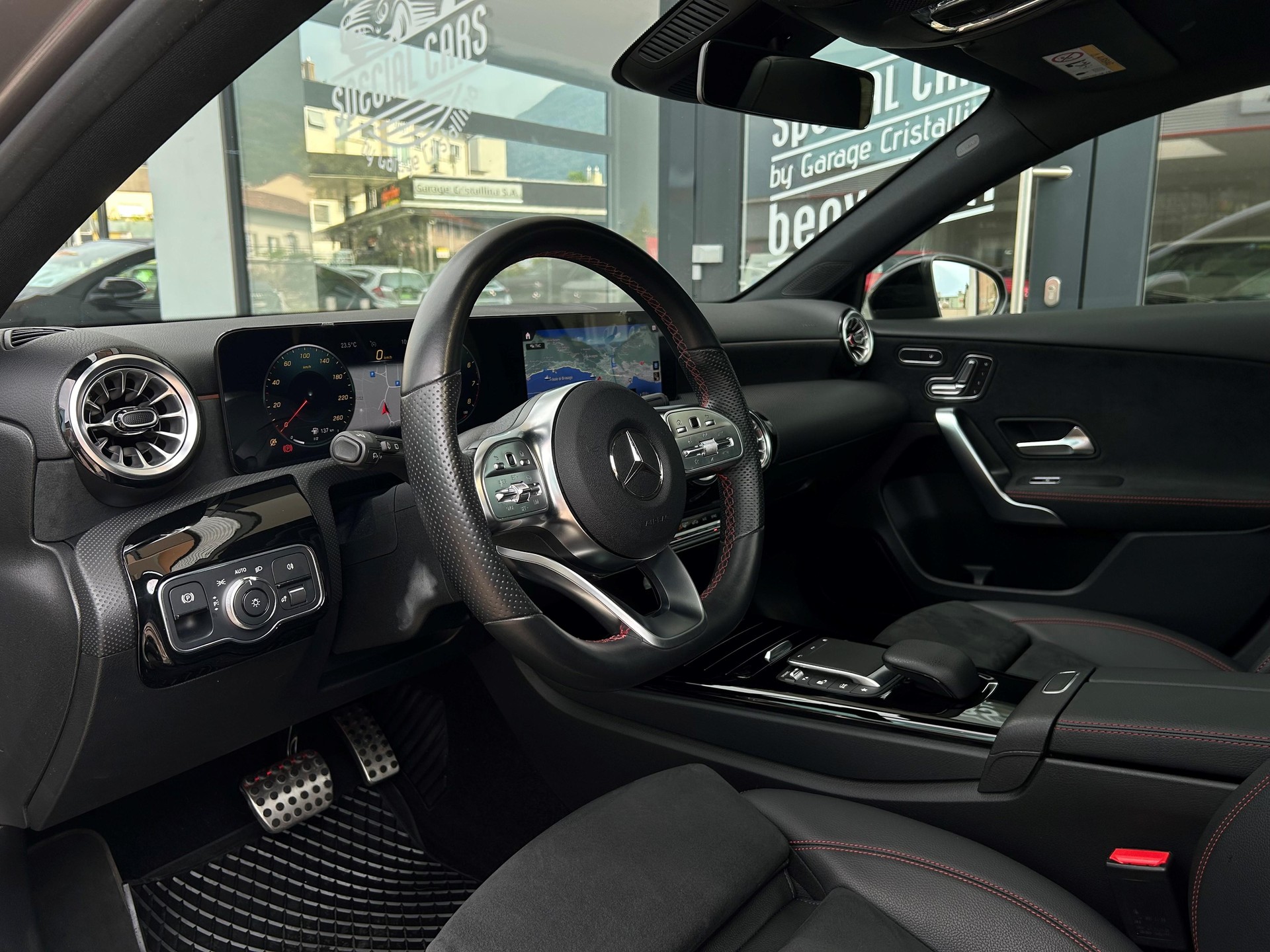MERCEDES-BENZ A 200 AMG Line-image-9
