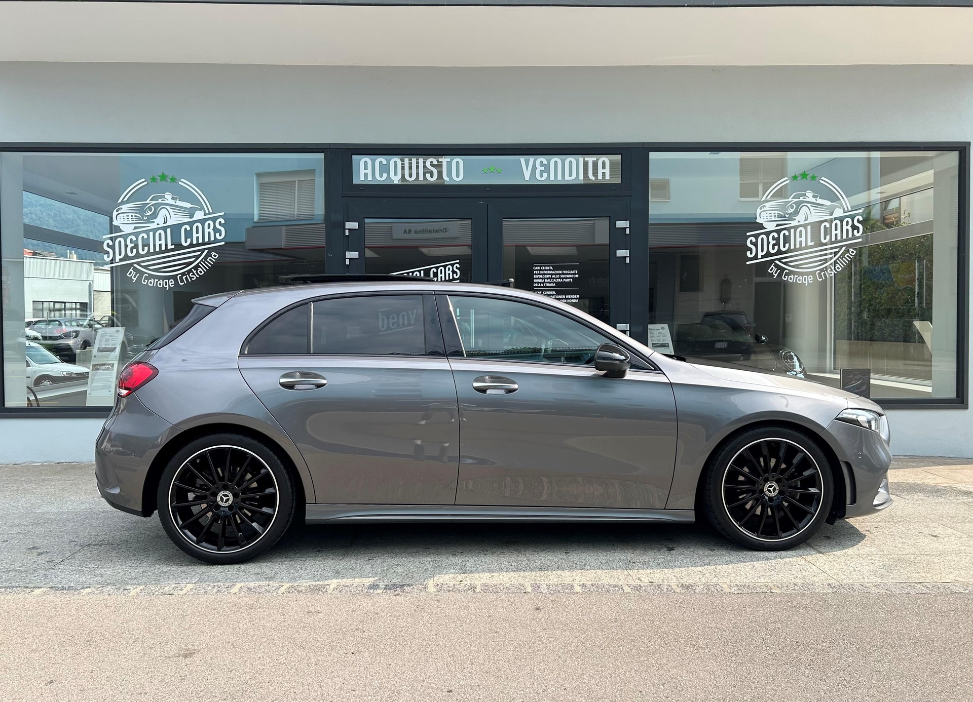MERCEDES-BENZ A 200 AMG Line-image-5