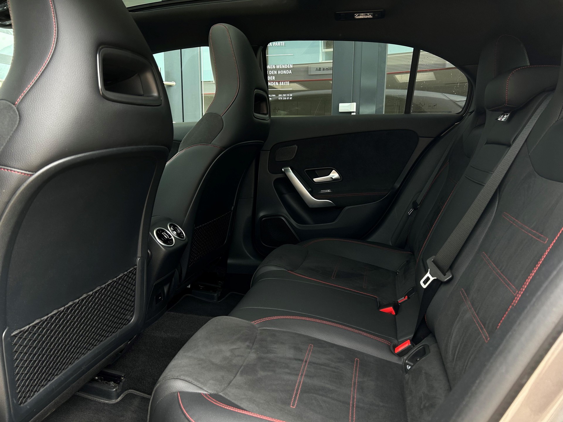 MERCEDES-BENZ A 200 AMG Line-image-14