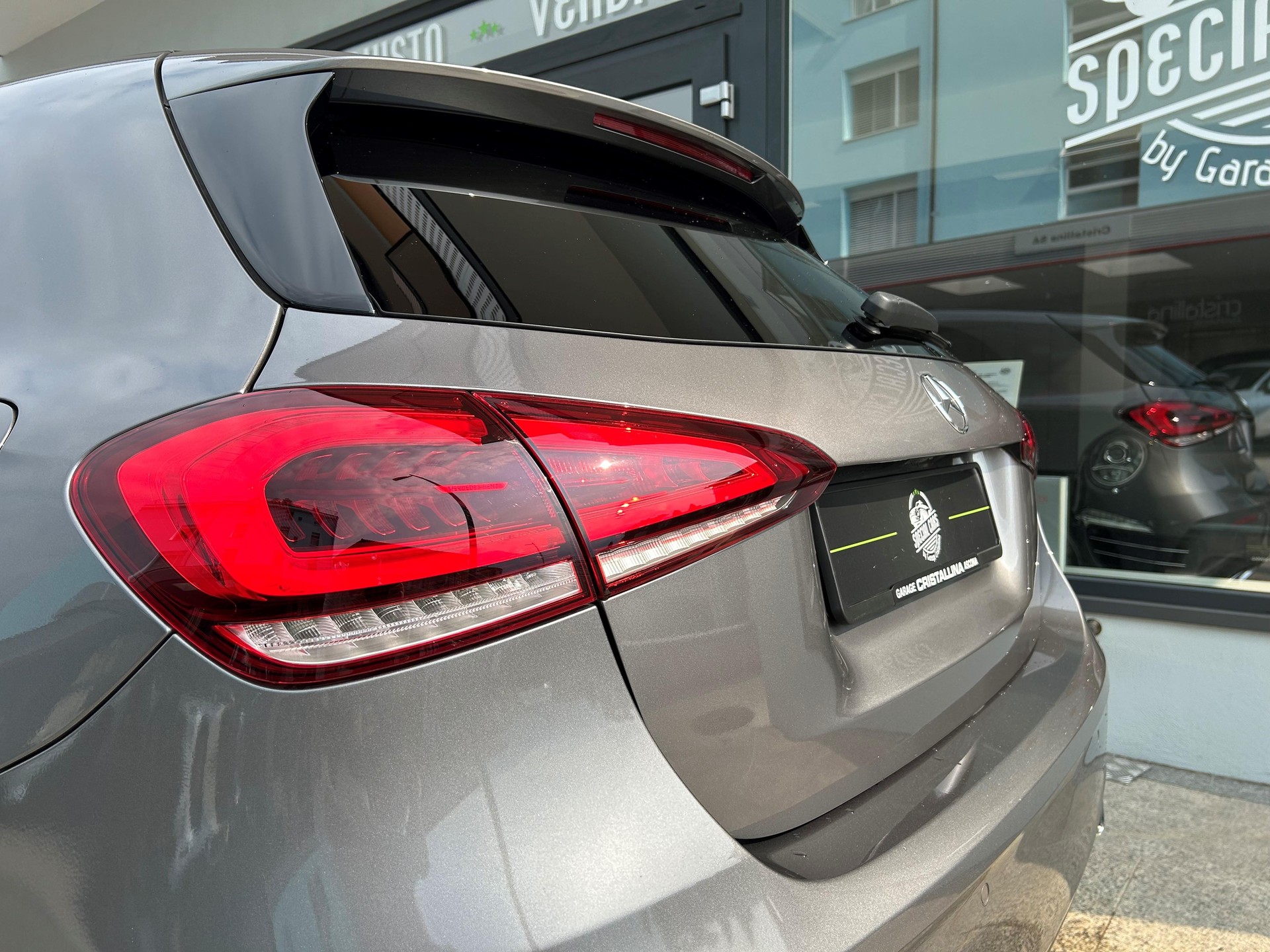 MERCEDES-BENZ A 200 AMG Line-showroom-element-3