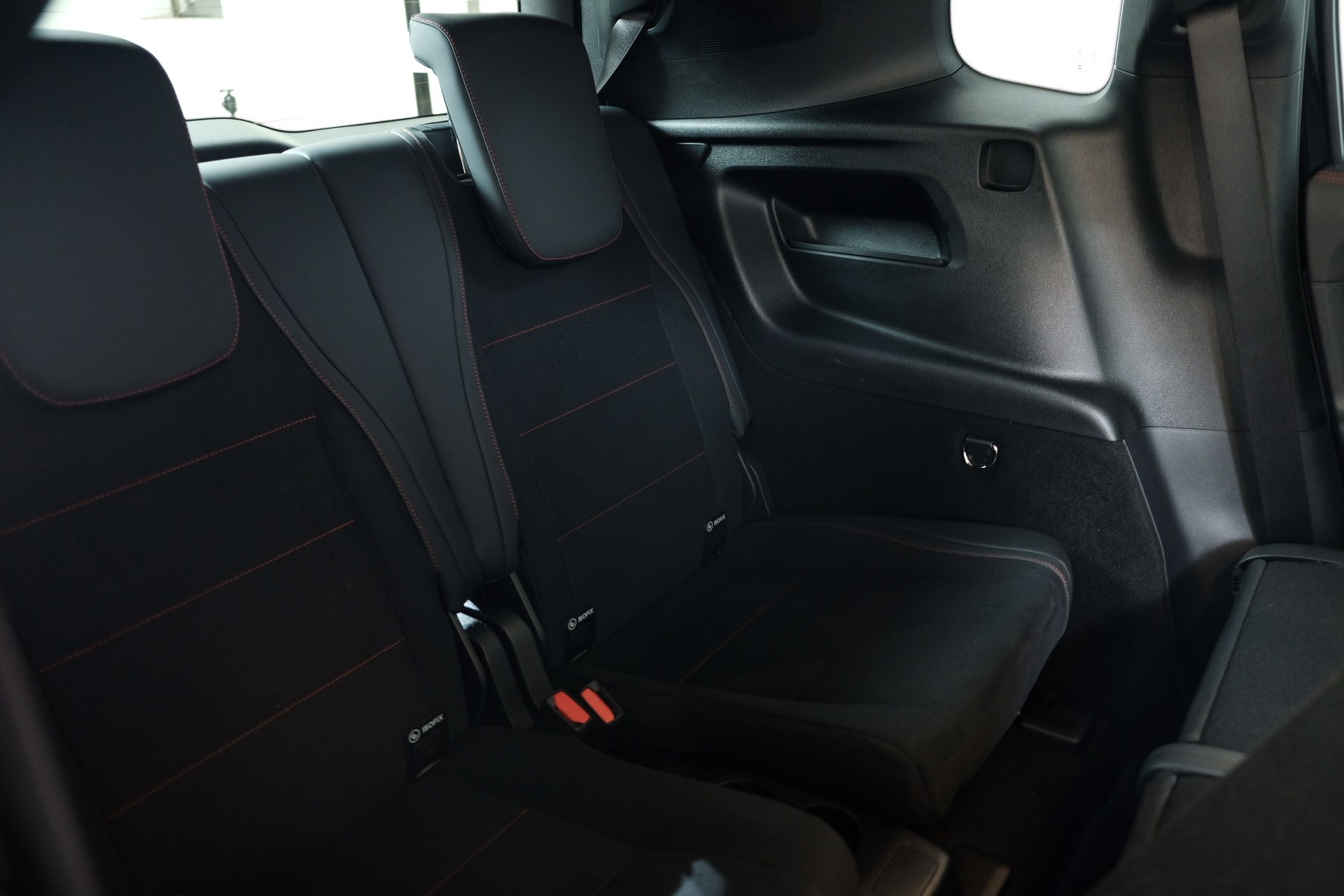 MERCEDES-BENZ GLB 220 4Matic 8G-Tronic-image-13
