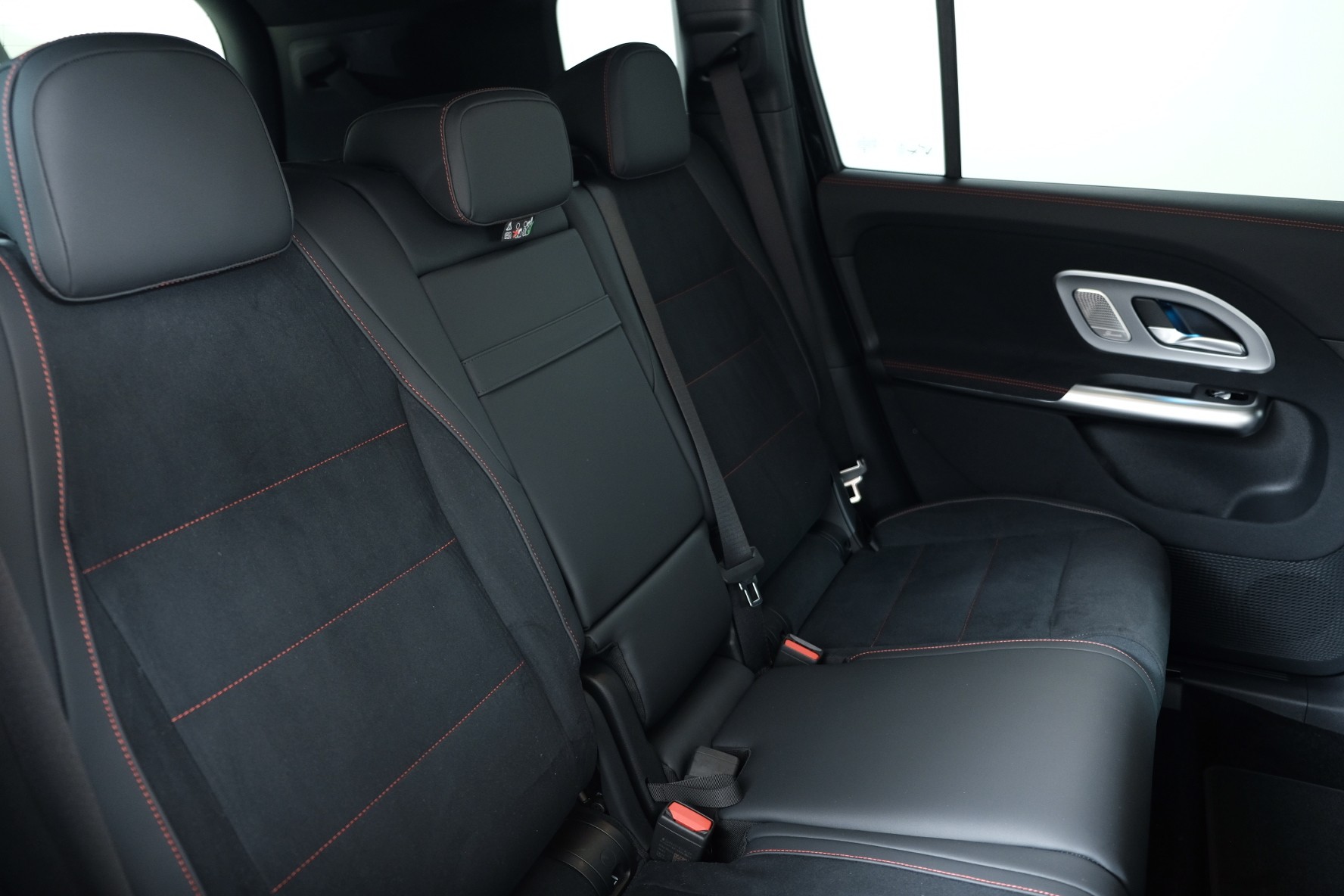 MERCEDES-BENZ GLB 220 4Matic 8G-Tronic-image-12