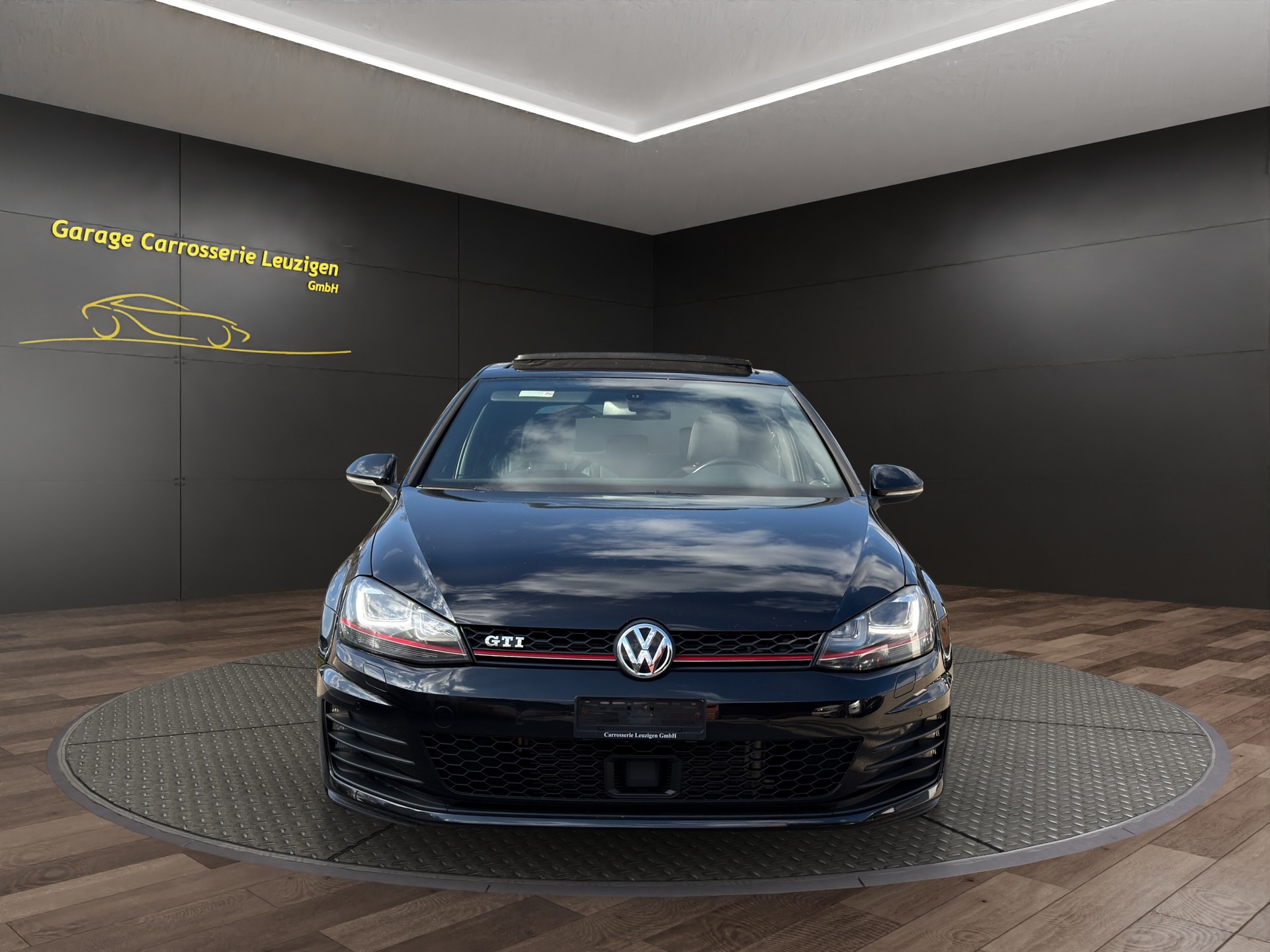 VW Golf 2.0 TSI GTI-image-2