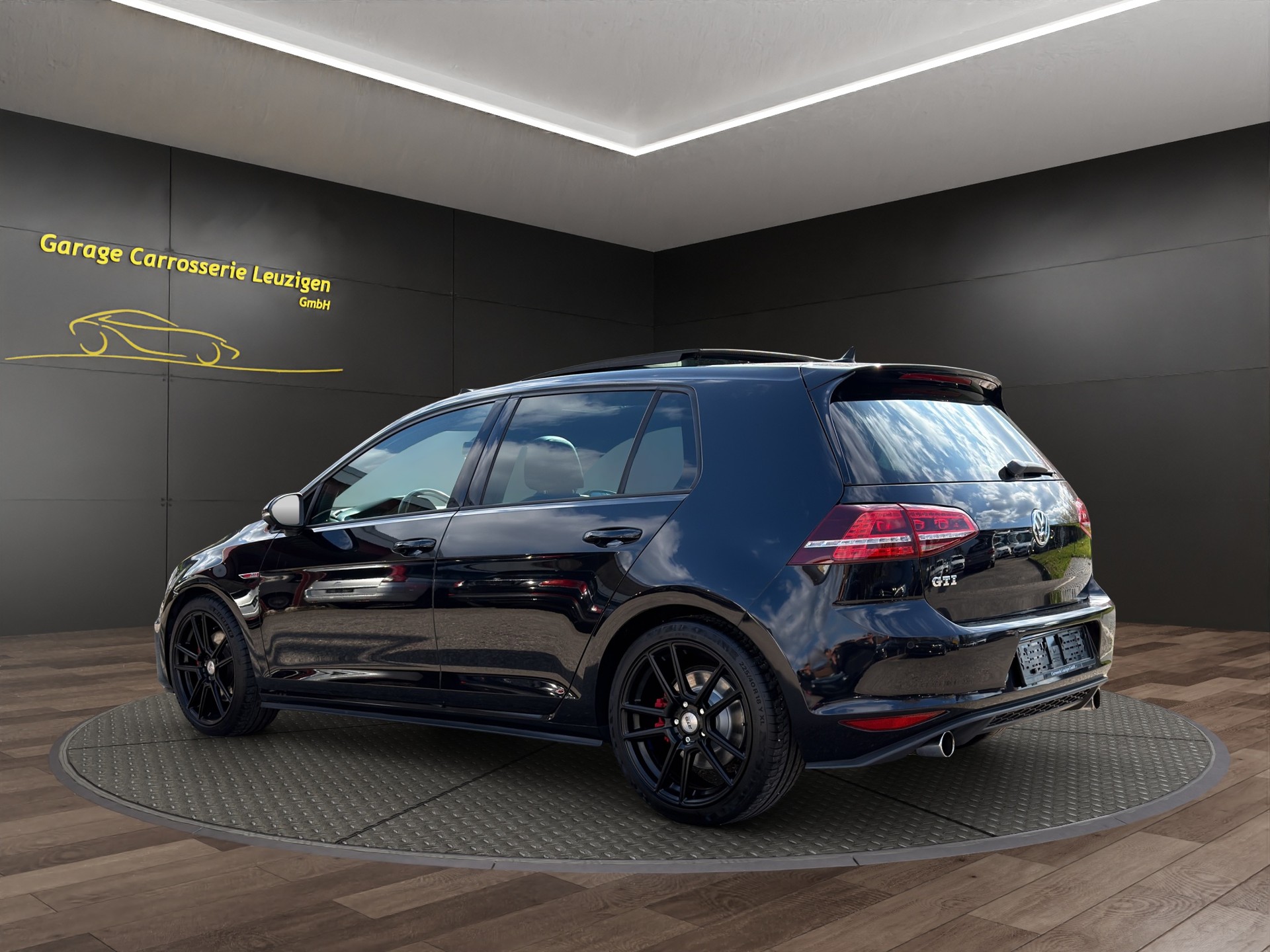 VW Golf 2.0 TSI GTI-image-3