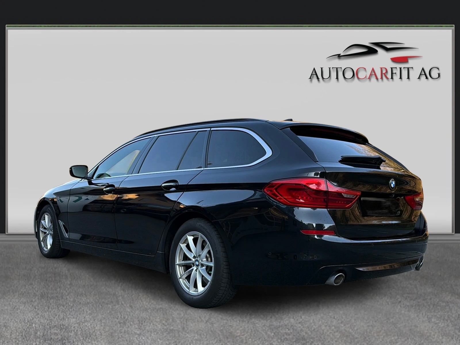 BMW 530d xDrive Touring Steptronic-showroom-element-3