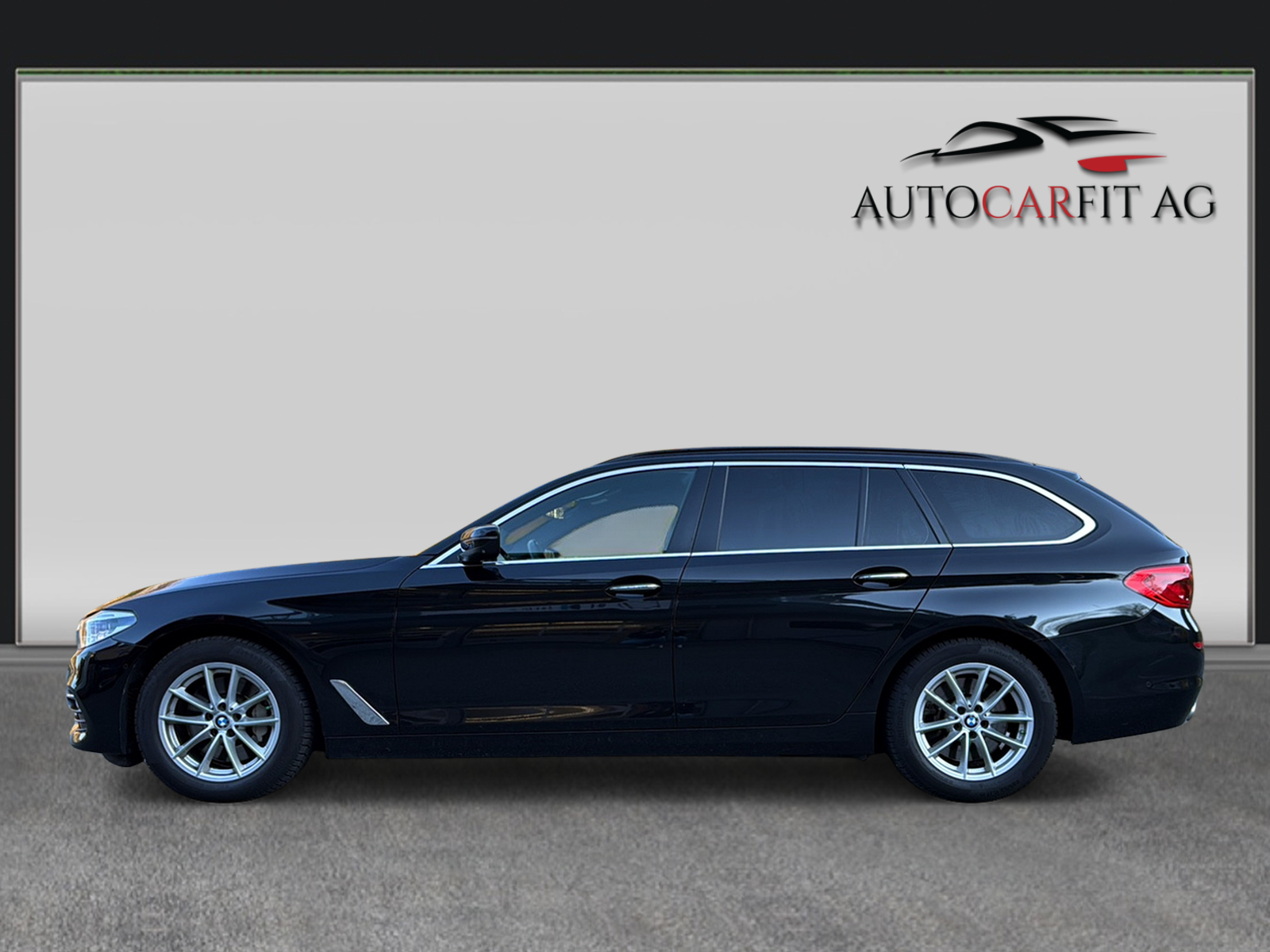 BMW 530d xDrive Touring Steptronic-showroom-element-2