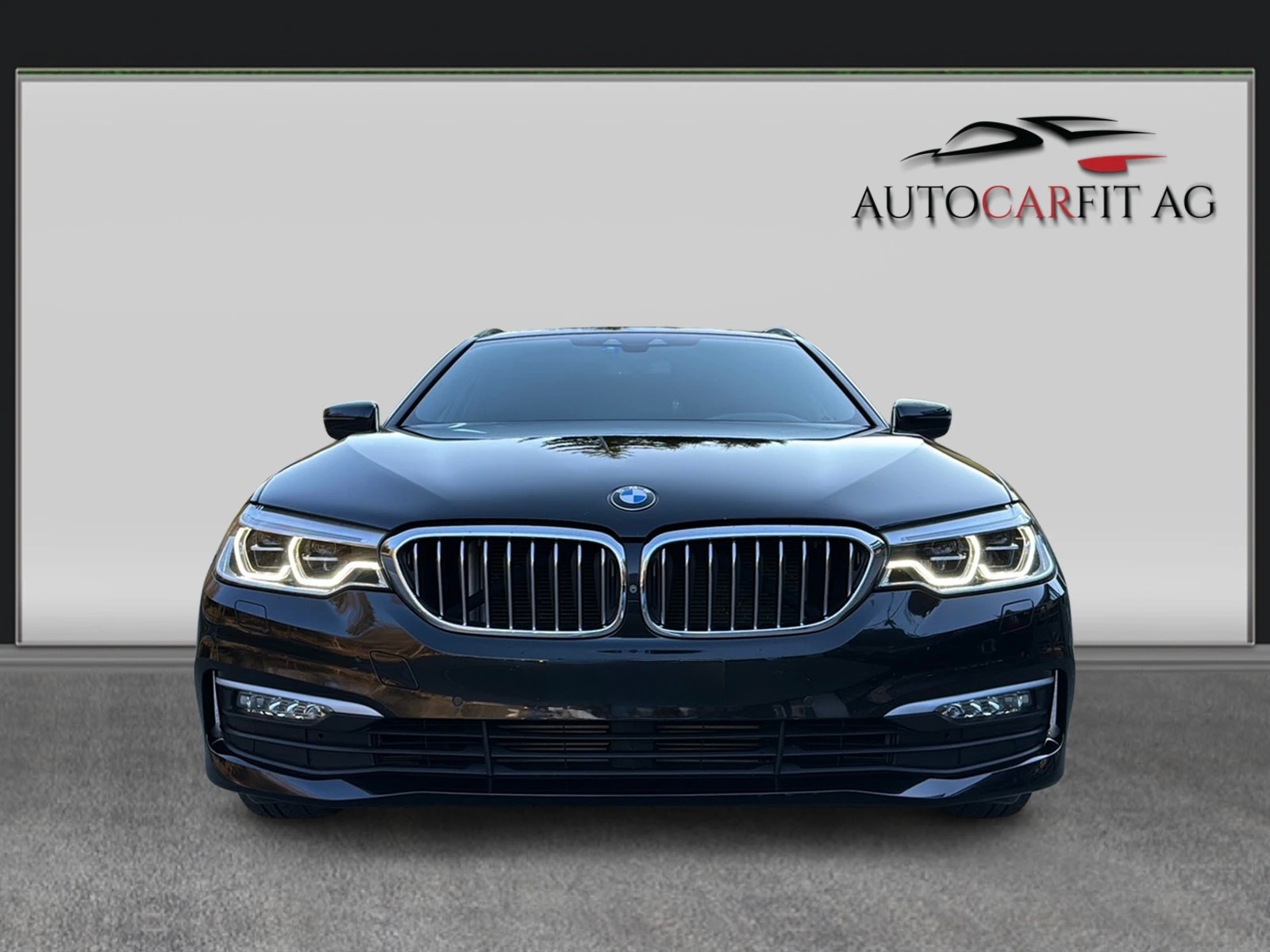 BMW 530d xDrive Touring Steptronic-showroom-element-1