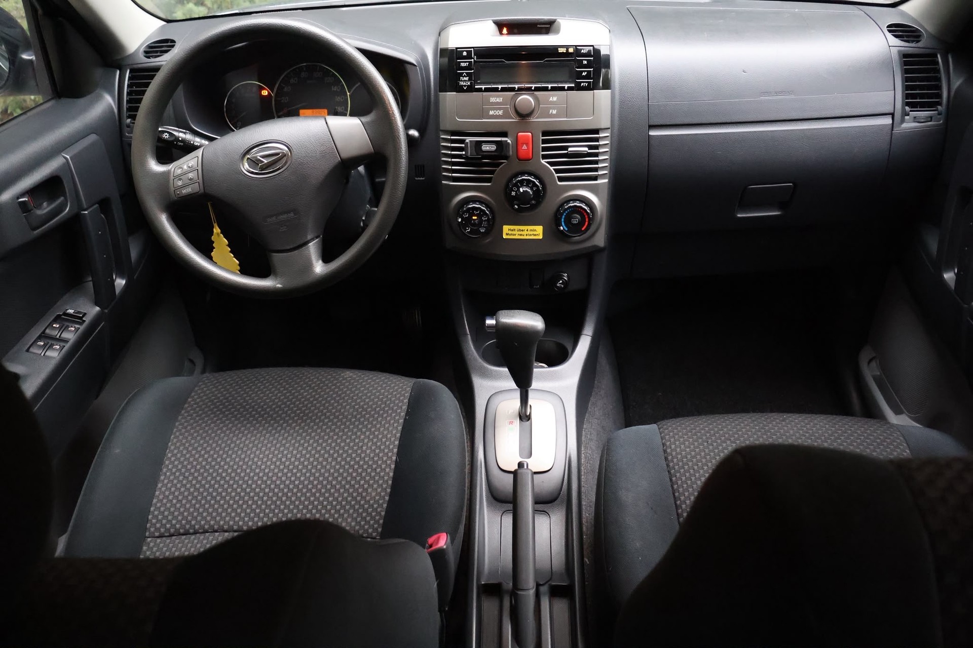 DAIHATSU Terios 1.5 16V 4Seasons 4WD Automatic-image-8