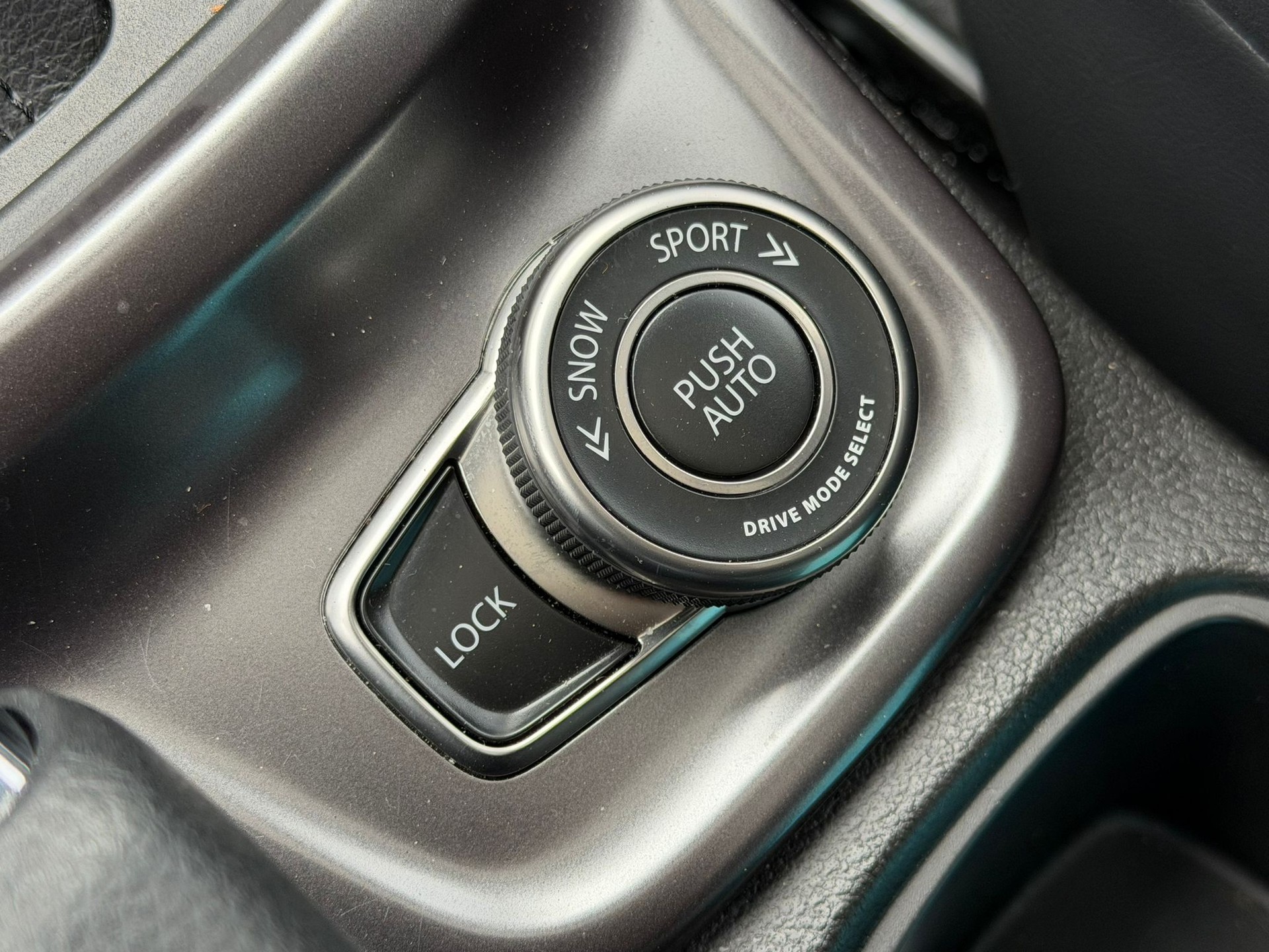 SUZUKI Vitara 1.5 Hybrid Edition 35 4x4 AGS-image-11