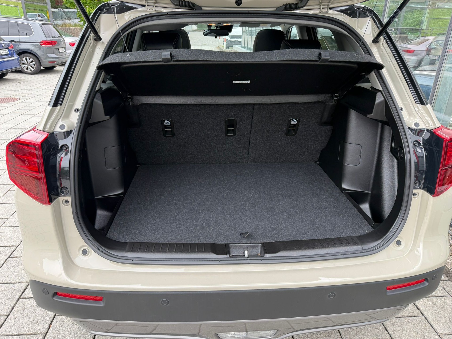 SUZUKI Vitara 1.5 Hybrid Edition 35 4x4 AGS-image-15