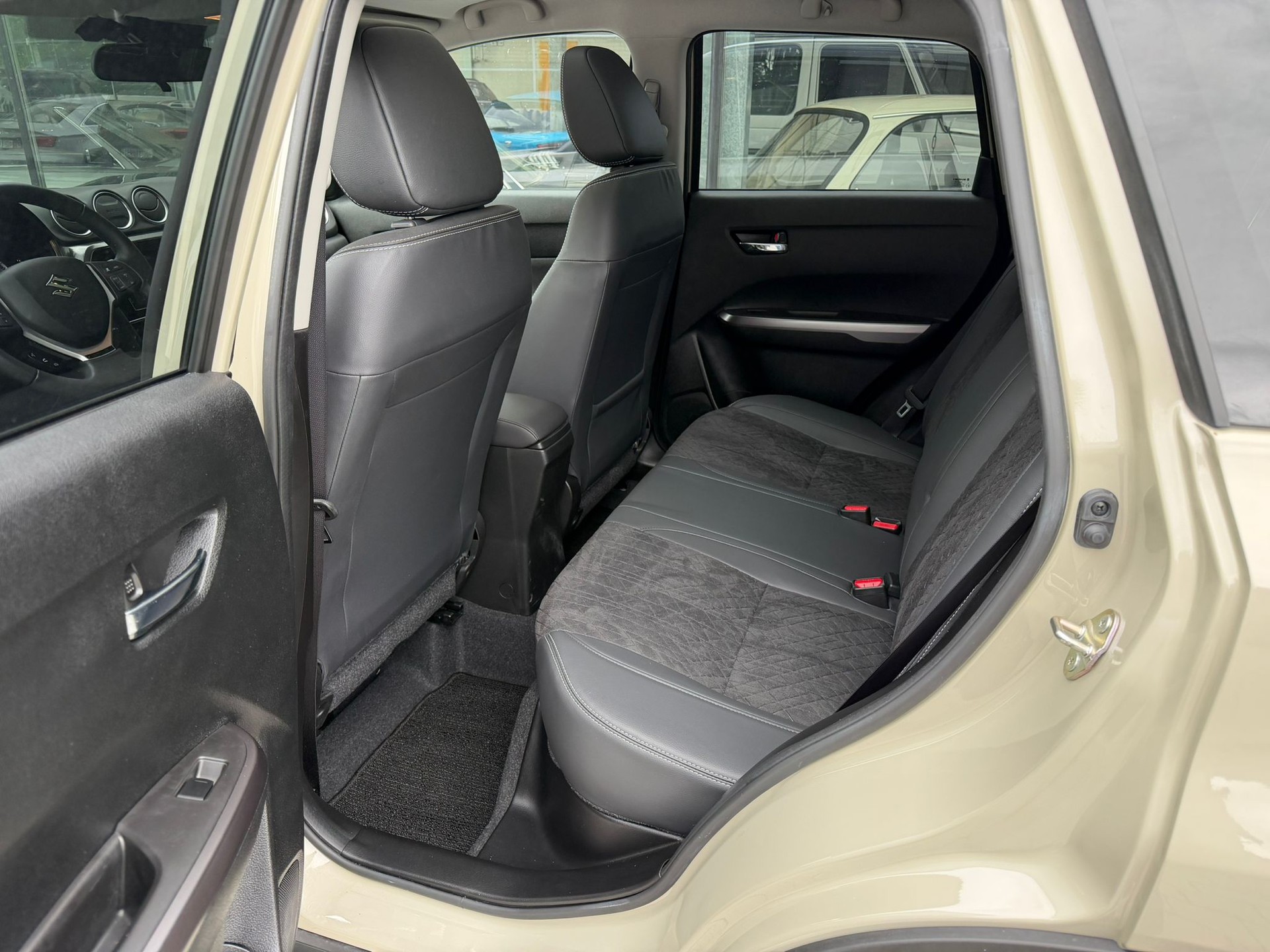 SUZUKI Vitara 1.5 Hybrid Edition 35 4x4 AGS-image-7