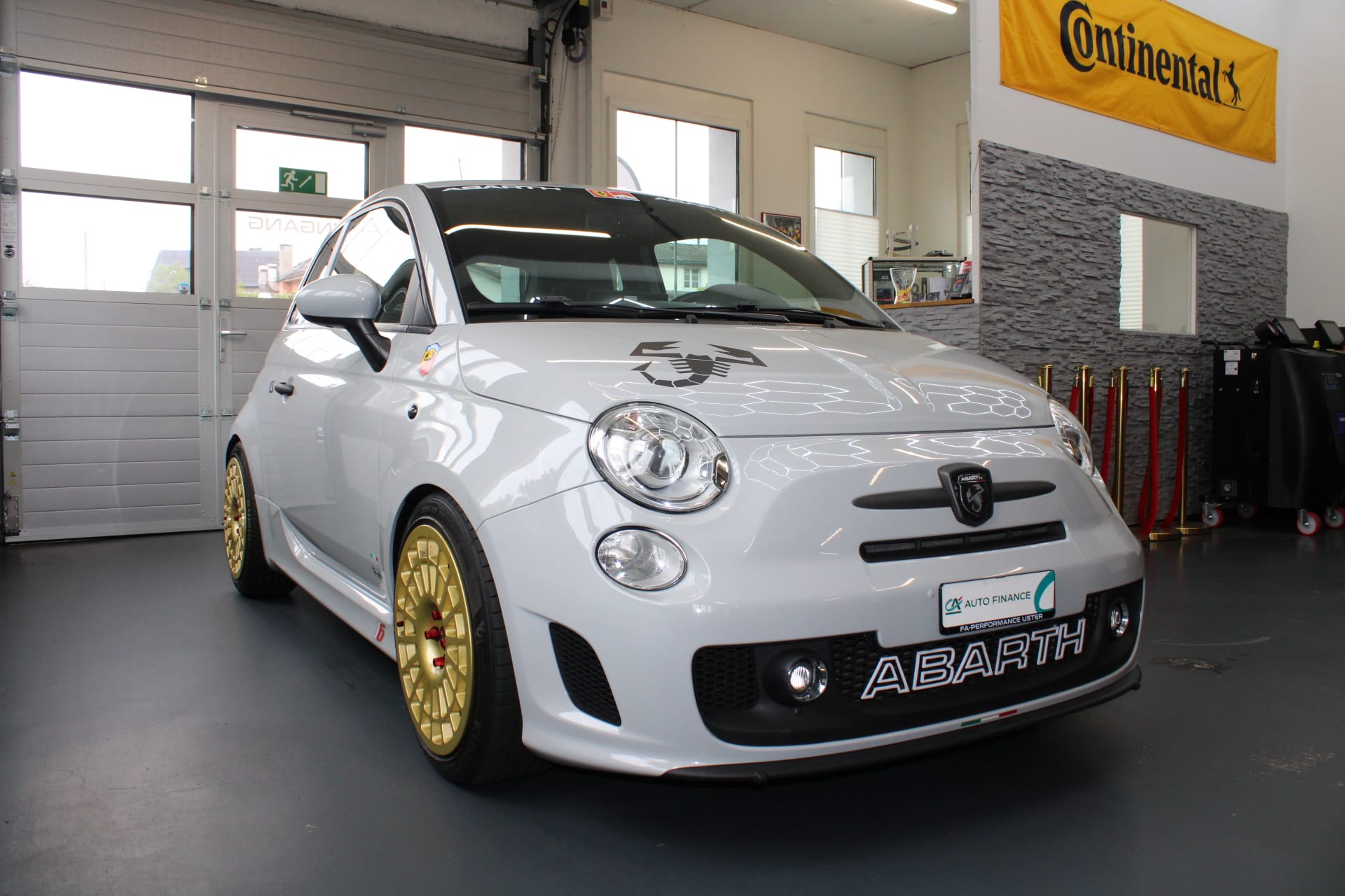 FIAT 500 1.4 16V Turbo Abarth-image-12
