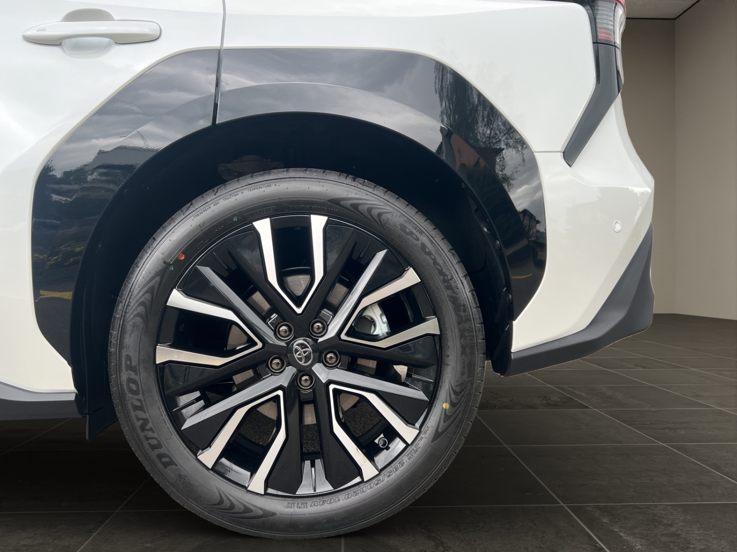 TOYOTA bZ4X Premium AWD-image-28