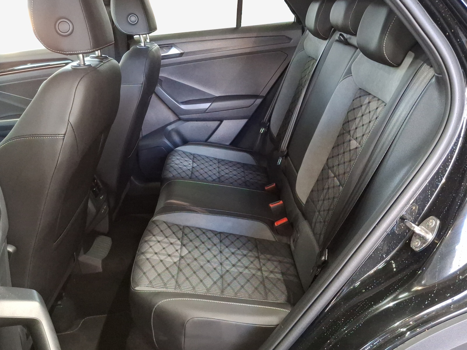 VW T-Roc 2.0 TSI R-Line DSG 4Motion-image-11