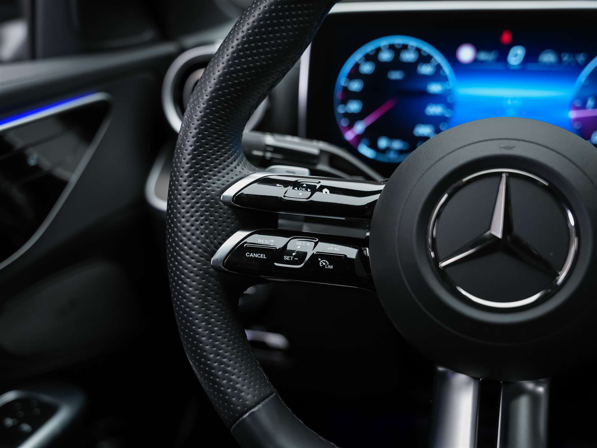 MERCEDES-BENZ C 300 d AMG Line *20" Felgen*Abstandsregler*AHK*-image-28