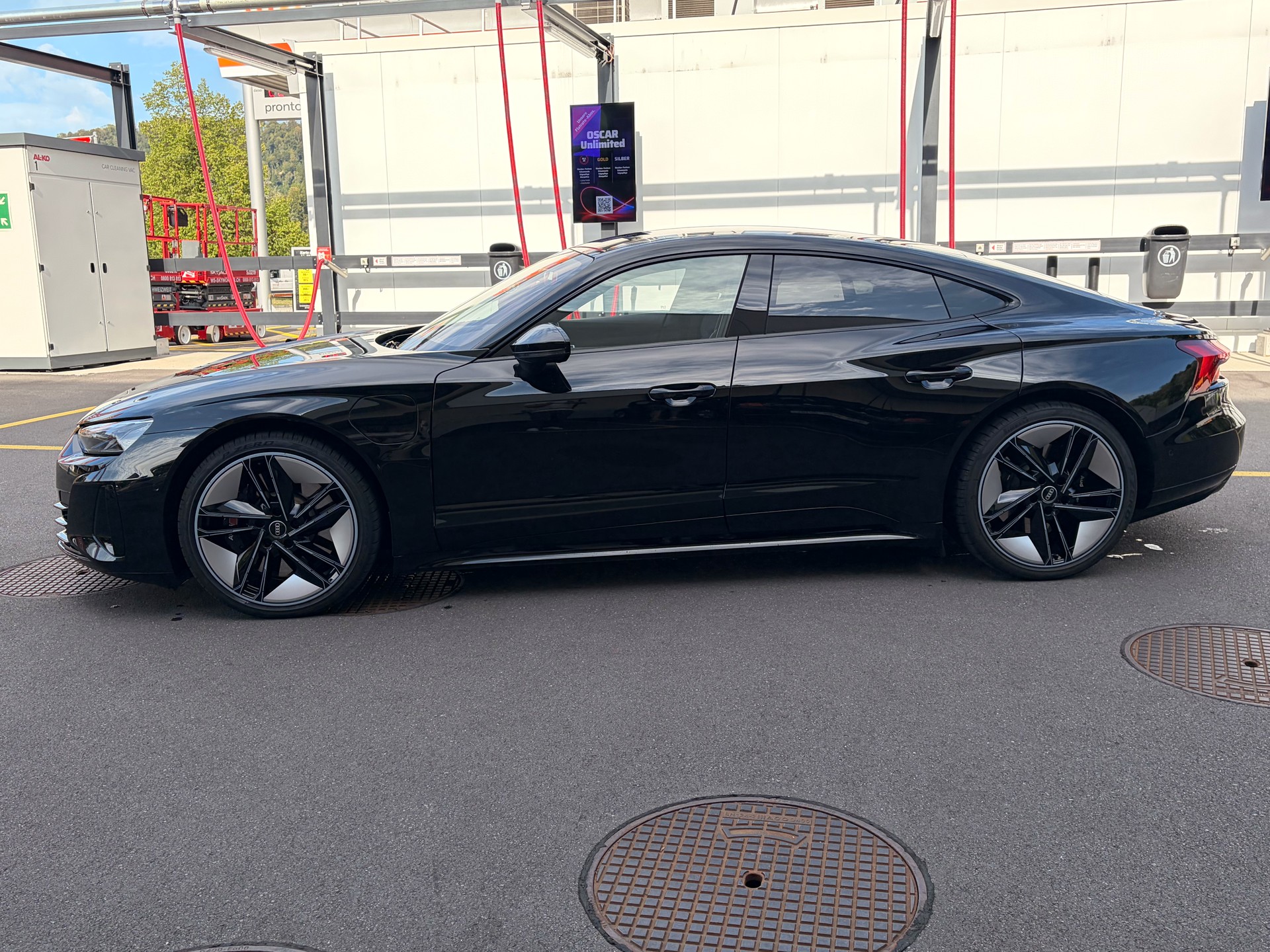 AUDI RS e-tron GT-image-3