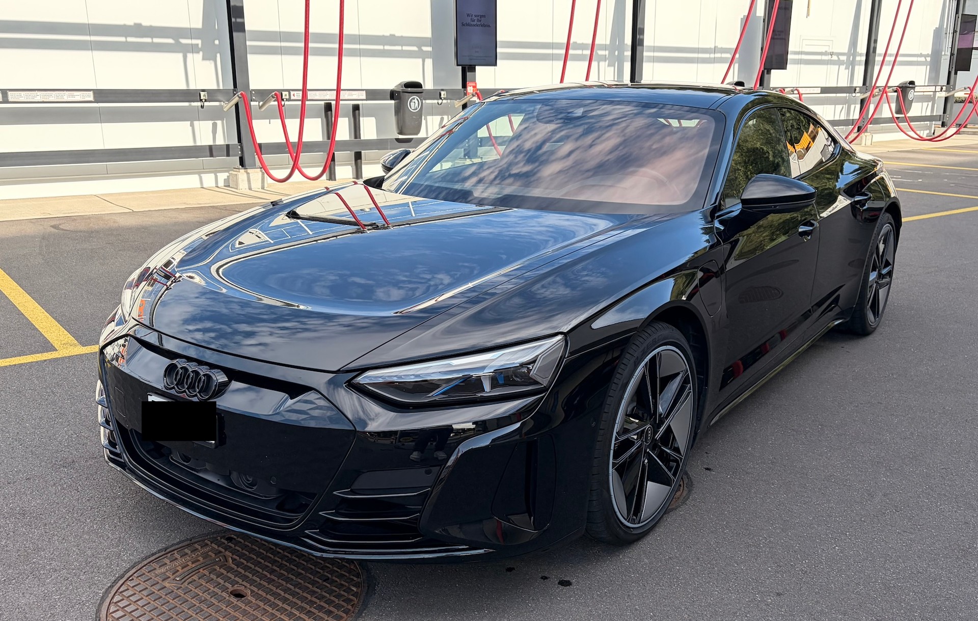 AUDI RS e-tron GT-image-2