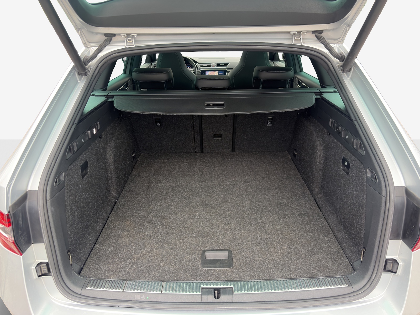 SKODA Superb Combi 2.0 TSI SportLine+ DSG 4x4-image-12