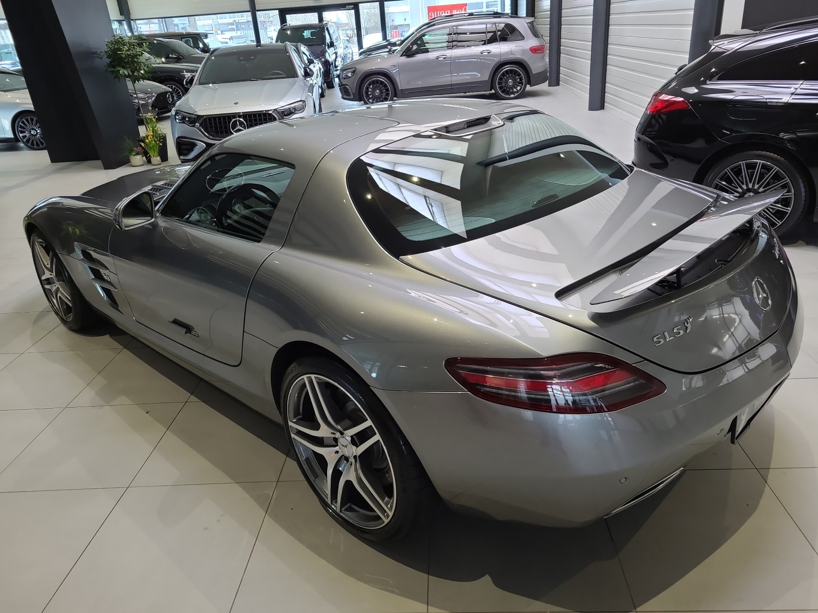 MERCEDES-BENZ SLS 63 AMG Coupé-image-6