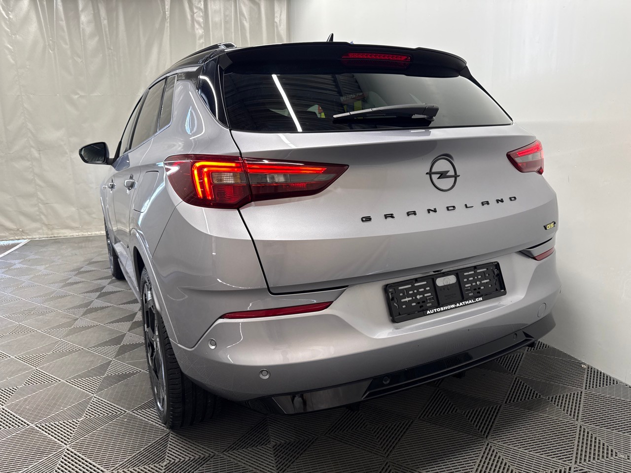 OPEL Grandland 1.6 Hybrid4 GSe Automatik-image-12