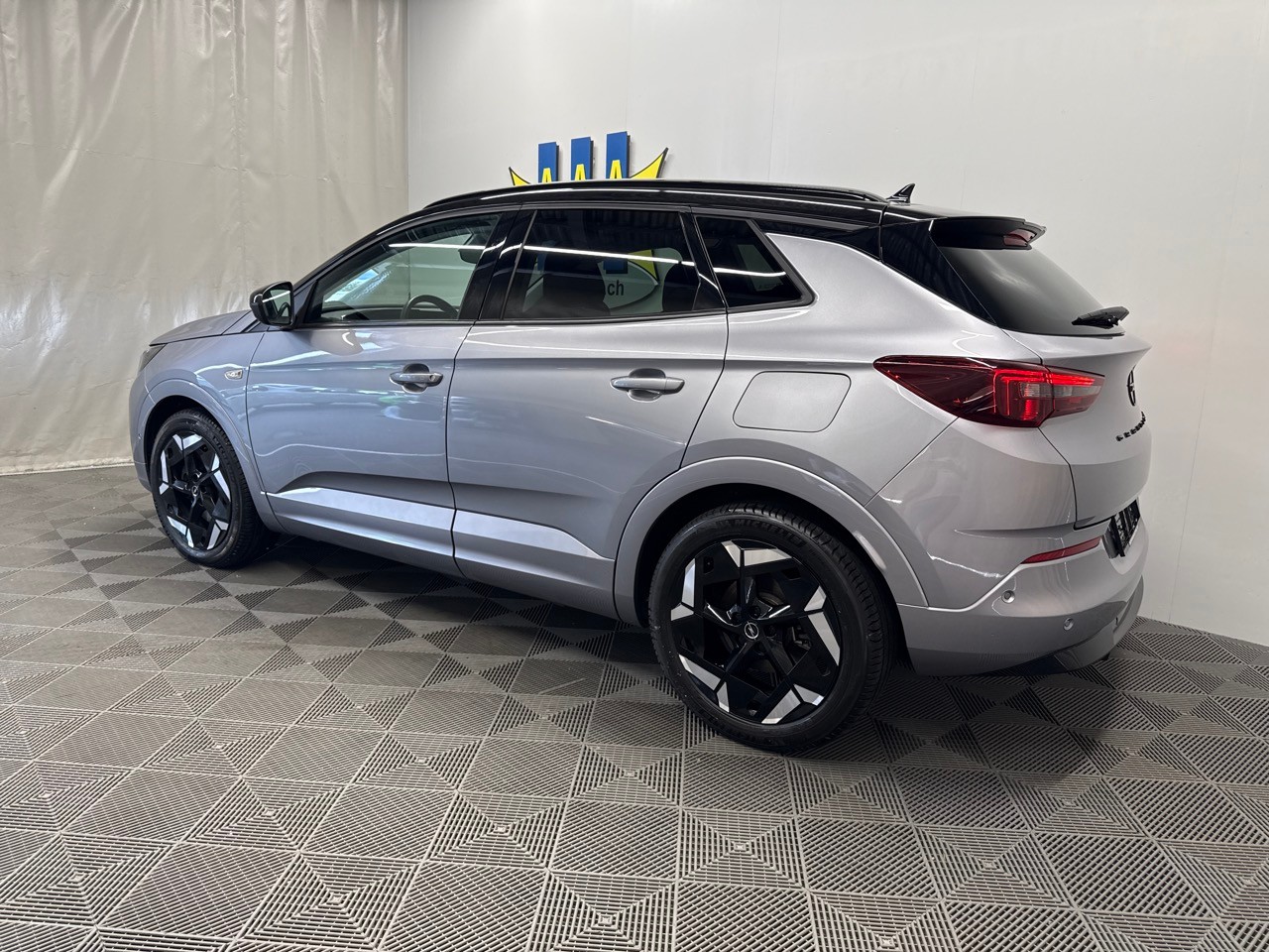 OPEL Grandland 1.6 Hybrid4 GSe Automatik-showroom-element-1