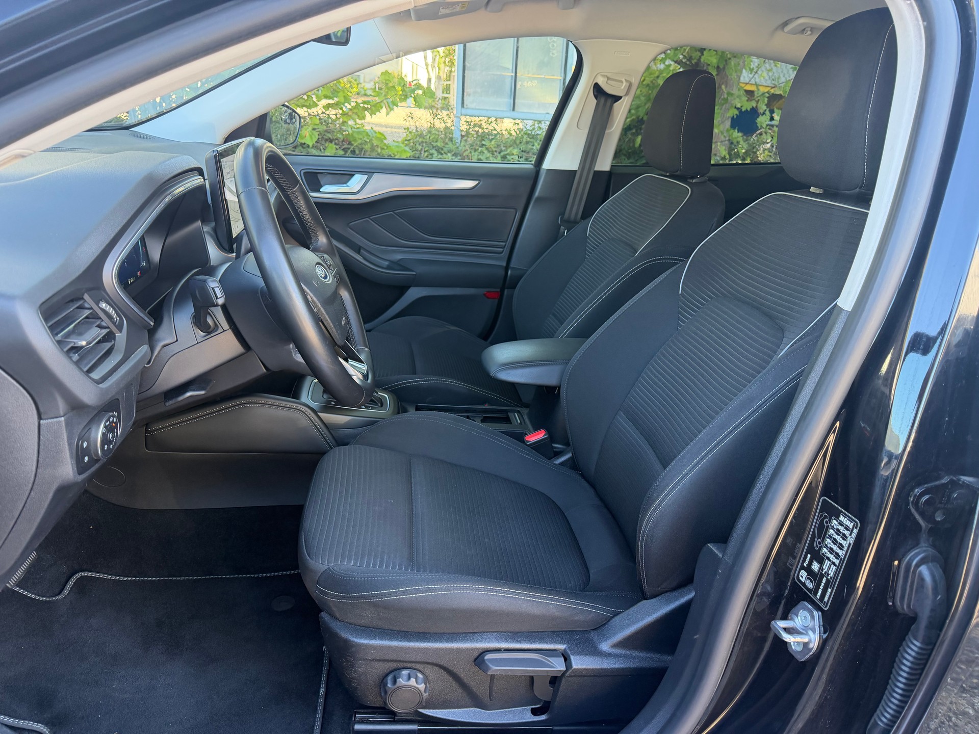 FORD Focus 1.0 MHEV Titanium X Automatic ** Gr. Navi **-image-6