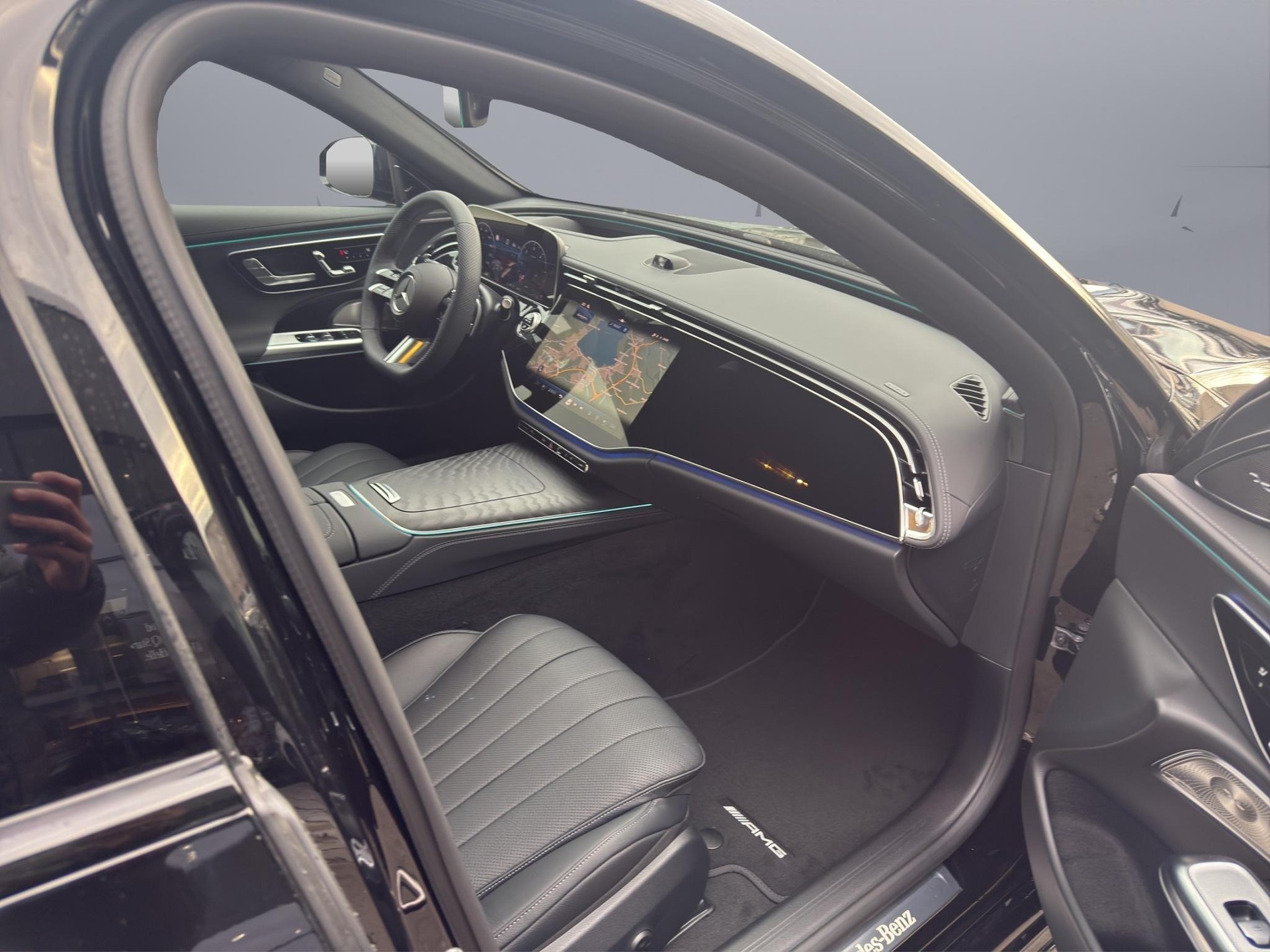 MERCEDES-BENZ E-Klasse S214 Kombi E 220 d AMG Line 4matic-image-0