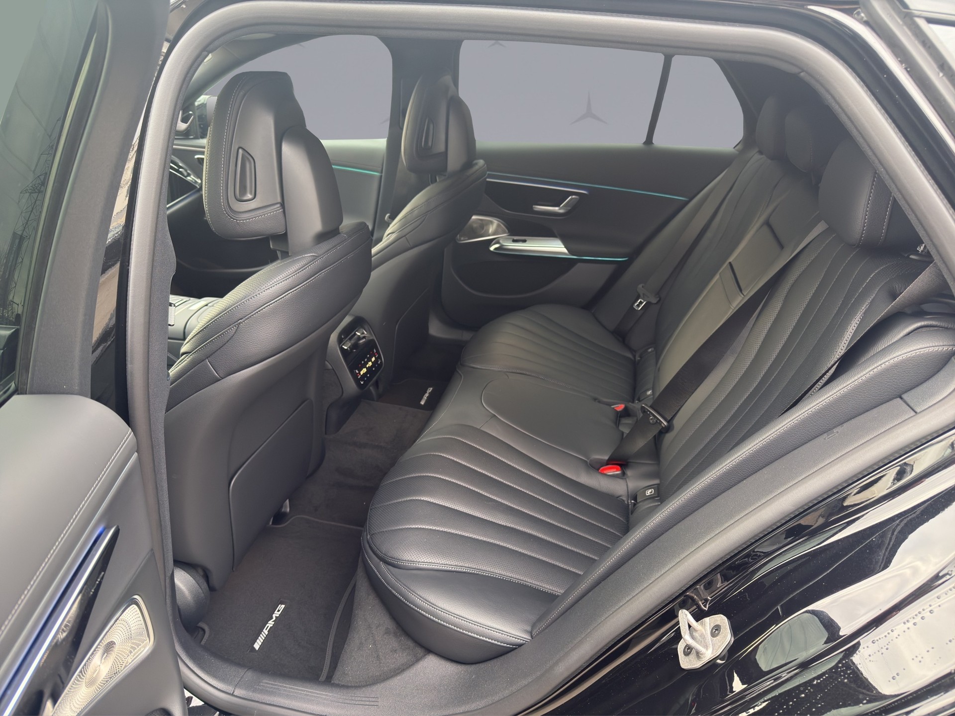 MERCEDES-BENZ E-Klasse S214 Kombi E 220 d AMG Line 4matic-image-13