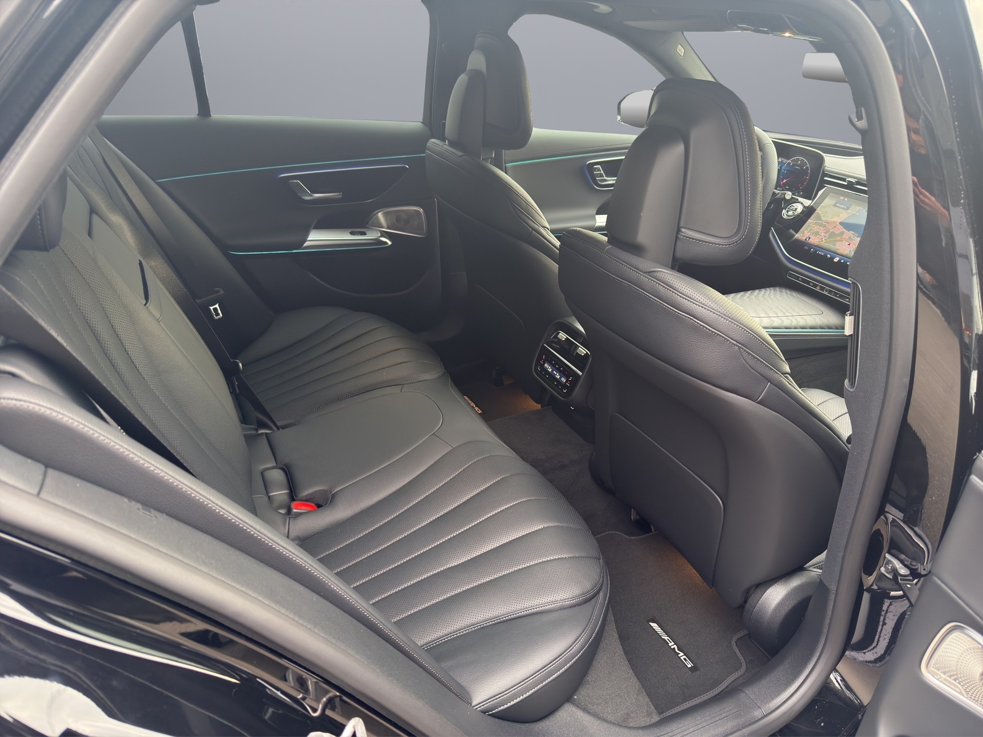 MERCEDES-BENZ E-Klasse S214 Kombi E 220 d AMG Line 4matic-image-16