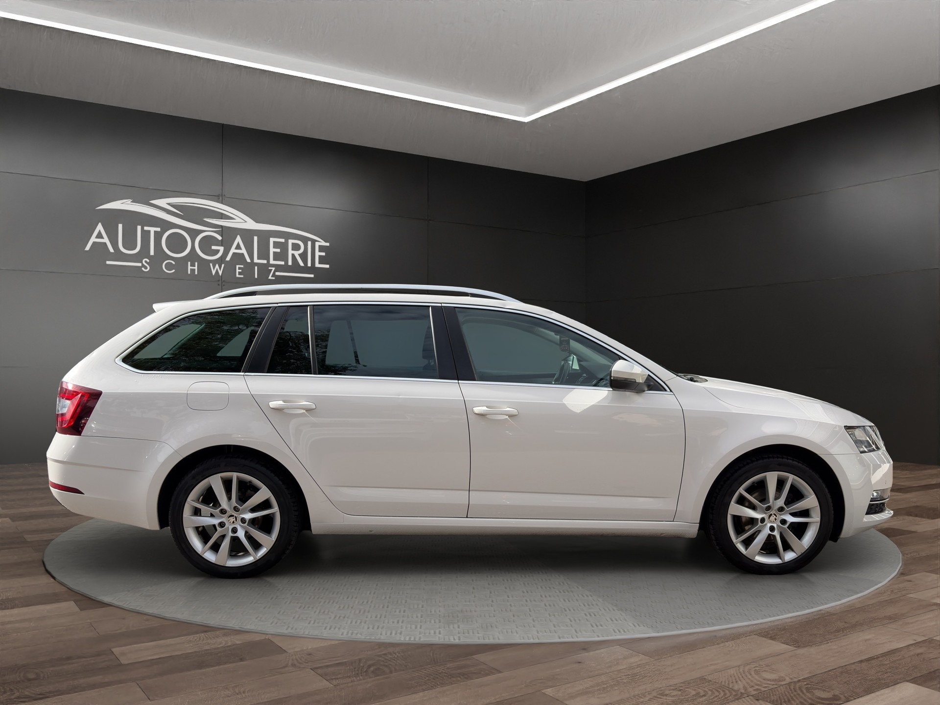 SKODA Octavia Combi 1.5 TSI Style DSG | Leichter Hagelschaden | SEHR GEPFLEGT | Windschutzscheibe Neu |-image-5