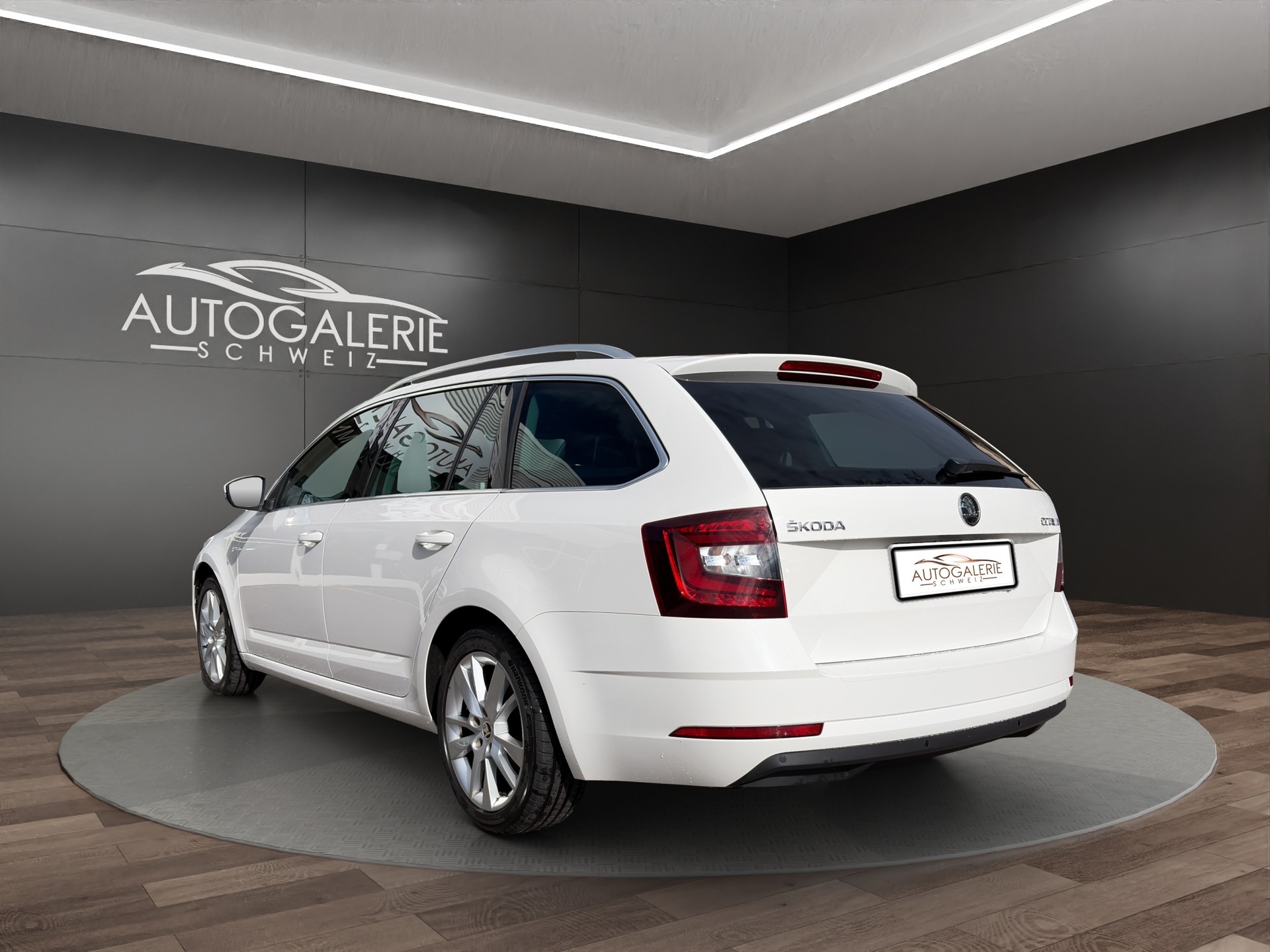 SKODA Octavia Combi 1.5 TSI Style DSG | Leichter Hagelschaden | SEHR GEPFLEGT | Windschutzscheibe Neu |-showroom-element-2