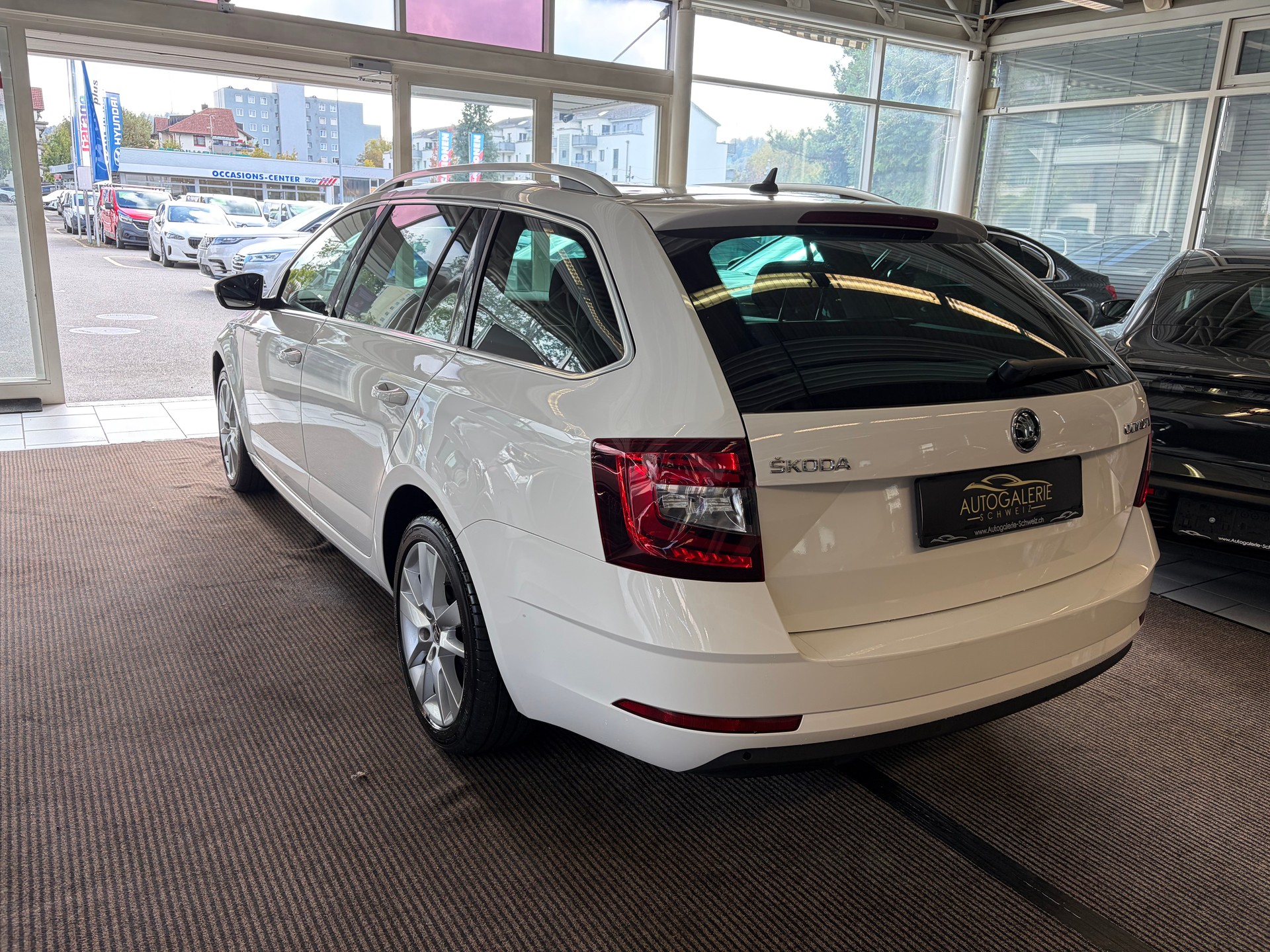 SKODA Octavia Combi 1.5 TSI Style DSG | Leichter Hagelschaden | SEHR GEPFLEGT | Windschutzscheibe Neu |-image-9