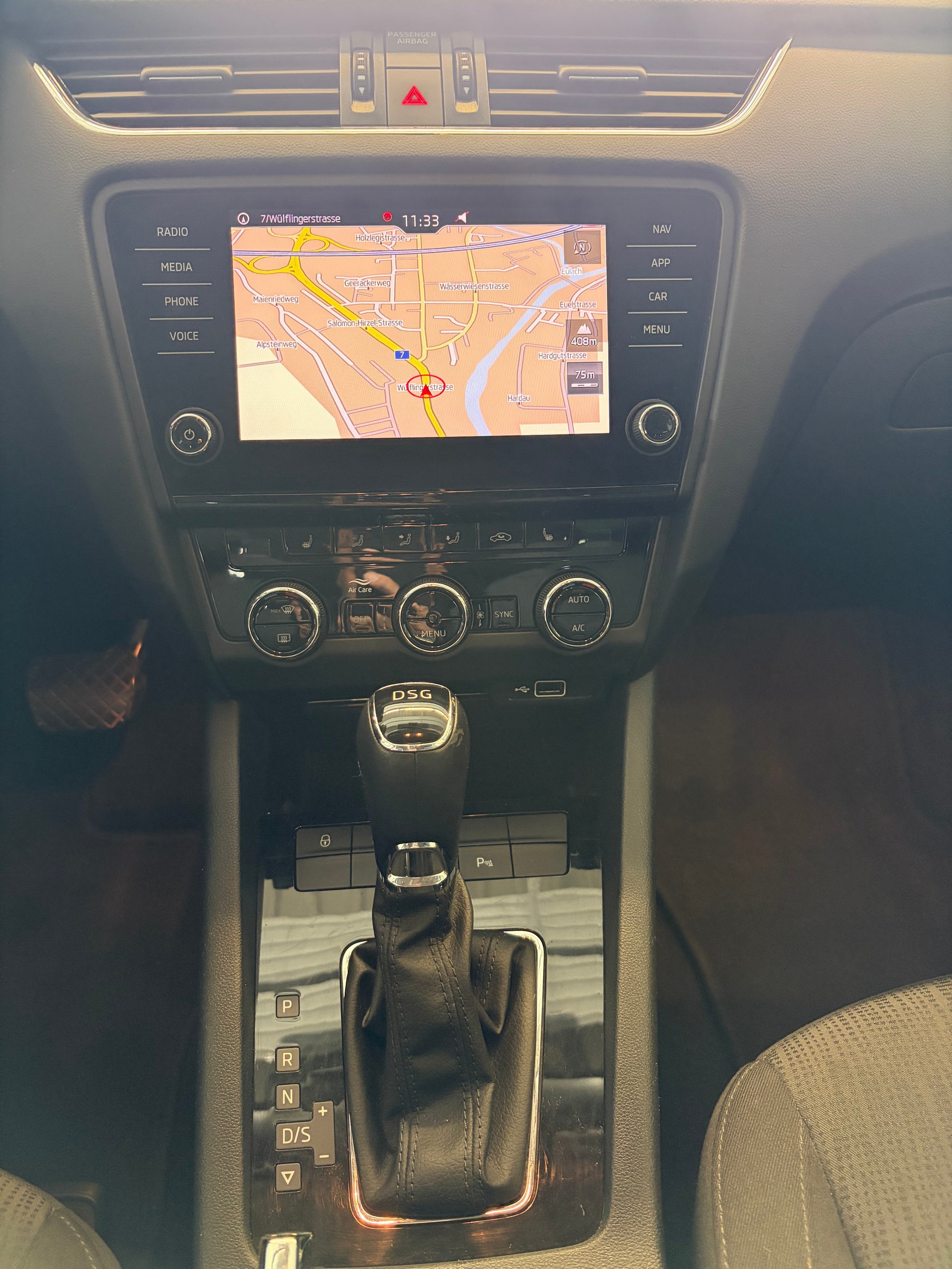 SKODA Octavia Combi 1.5 TSI Style DSG | Leichter Hagelschaden | SEHR GEPFLEGT | Windschutzscheibe Neu |-image-13
