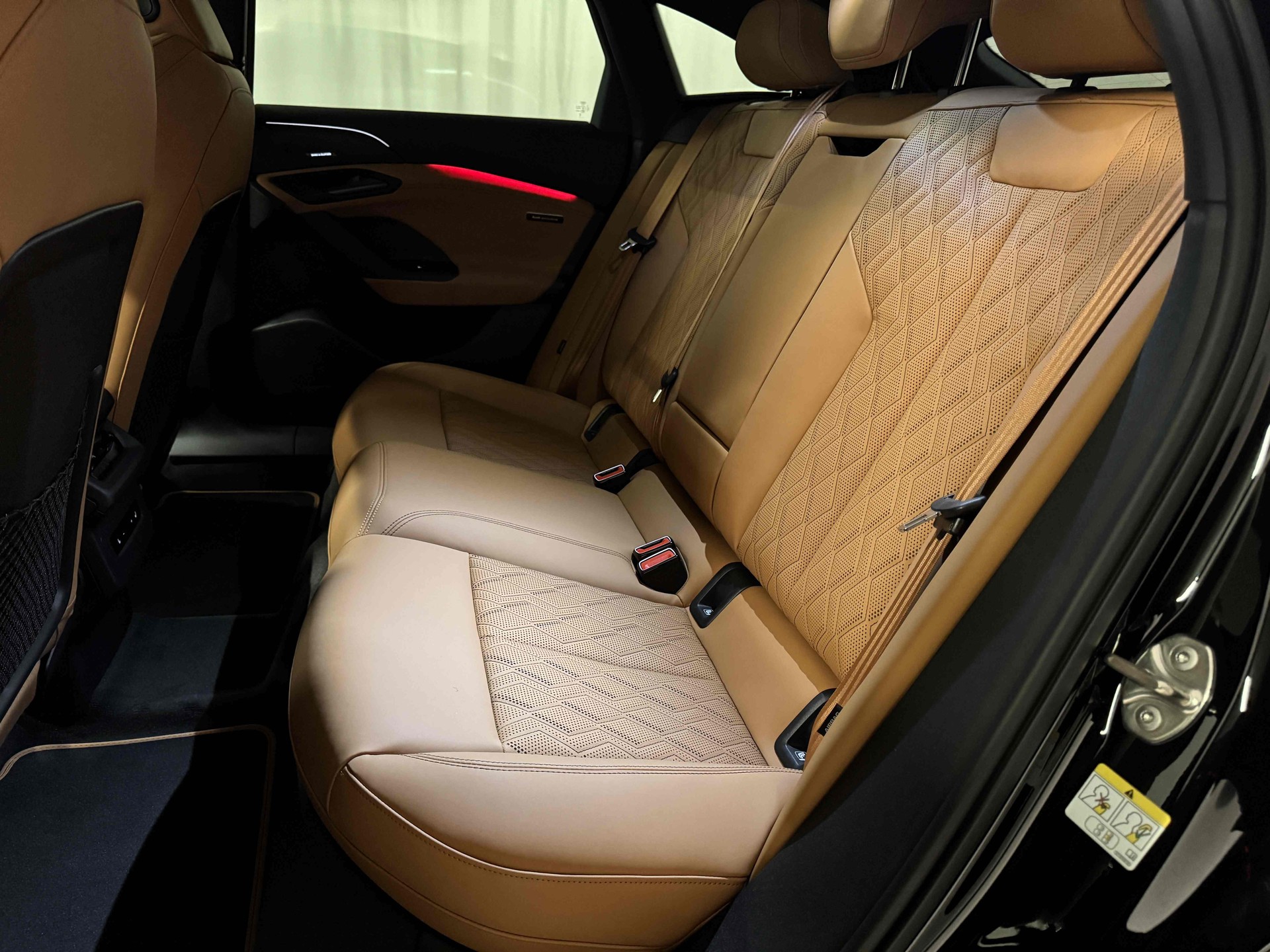 AUDI S6 Sportback e-tron quattro-image-15