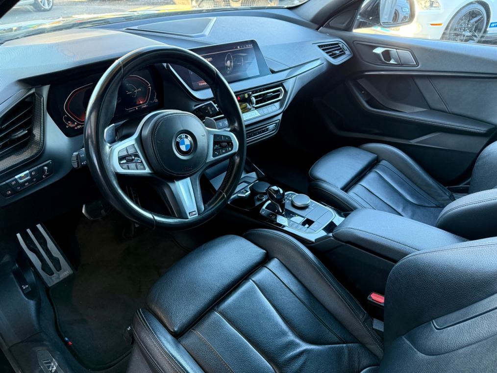 BMW M135i xDrive Steptronic-showroom-element-3