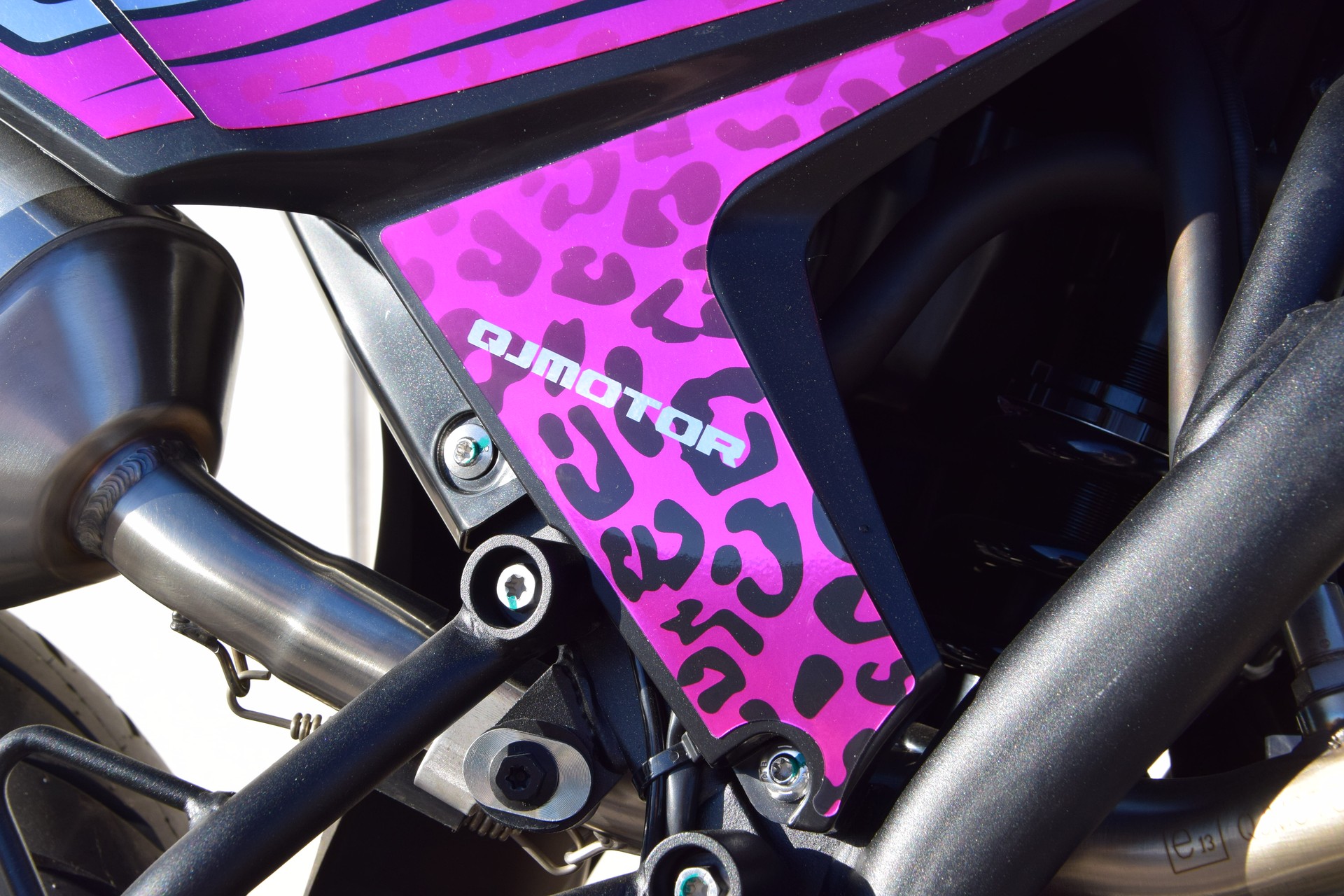 QJ COV 125 PINK - CHROME EDITION-image-9