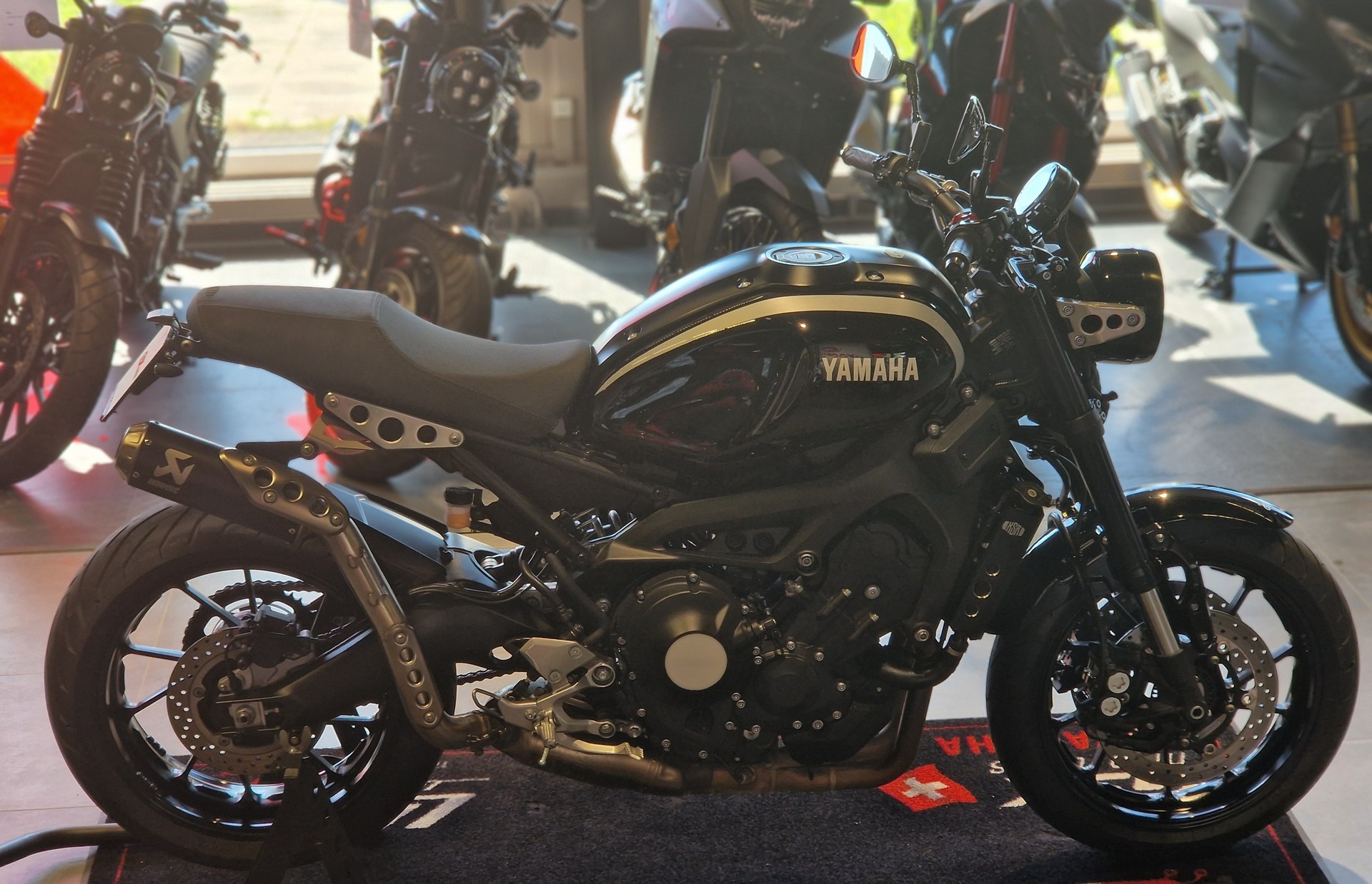 YAMAHA XSR 900-image-4