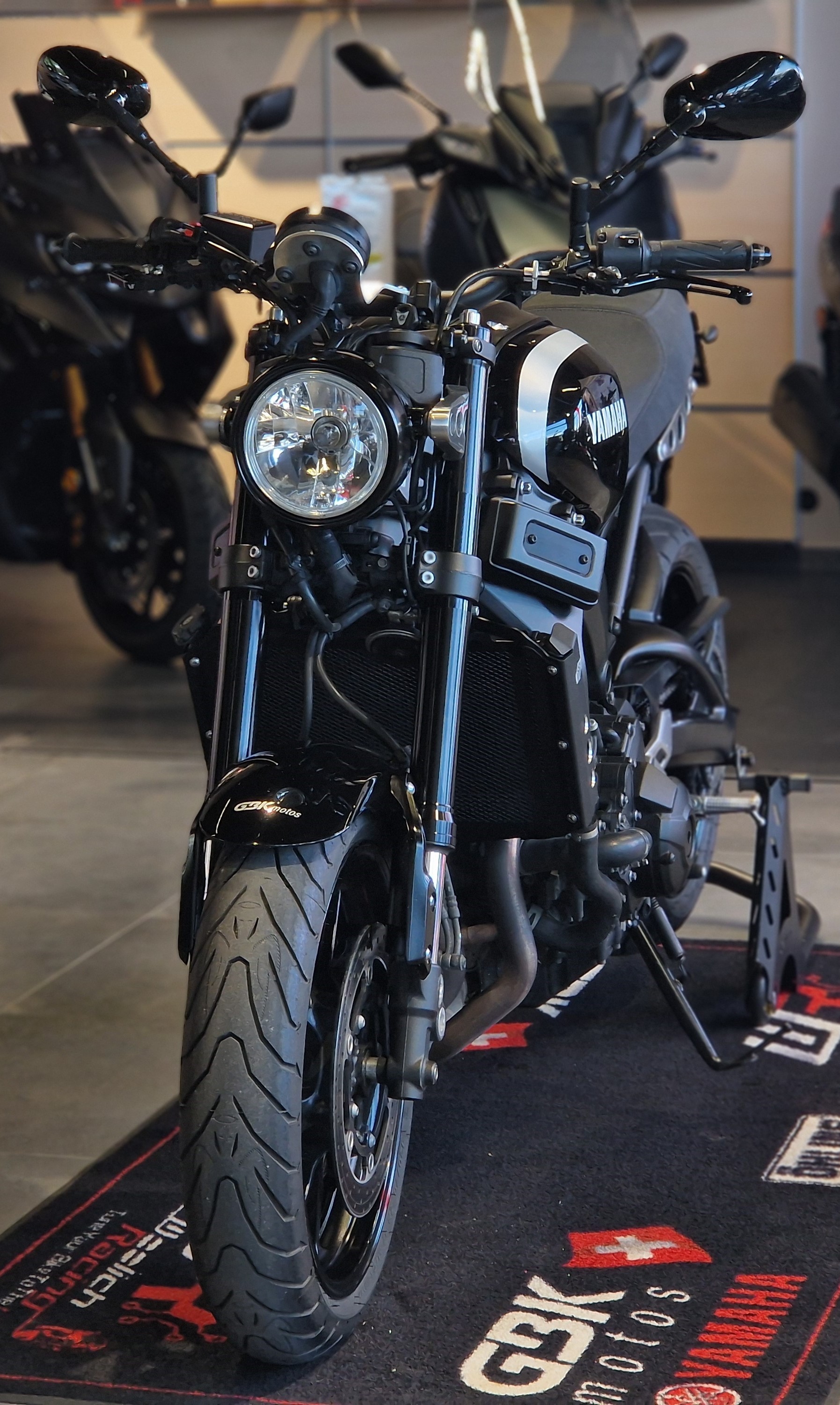YAMAHA XSR 900-image-1