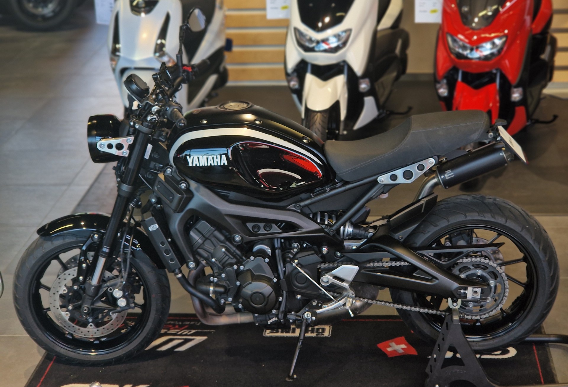 YAMAHA XSR 900-image-0