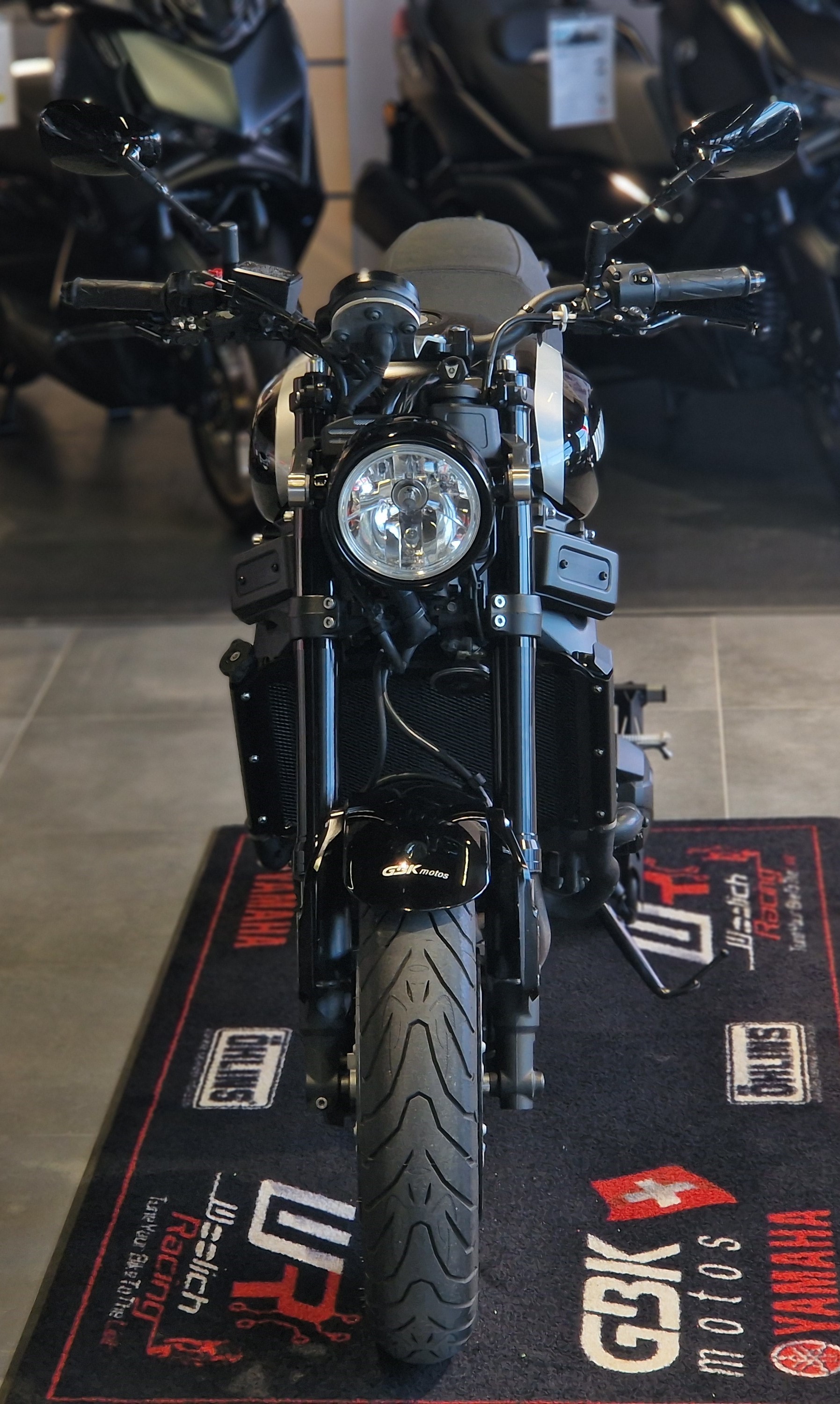 YAMAHA XSR 900-image-2
