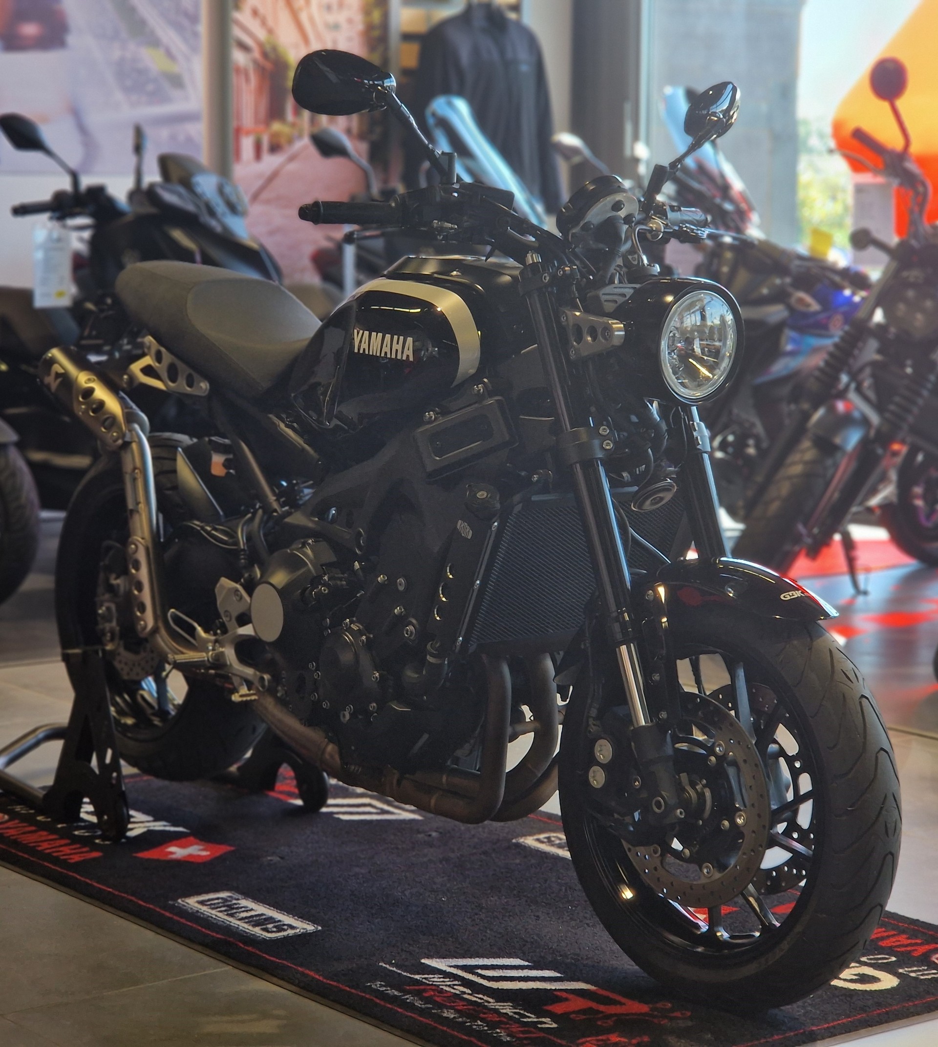 YAMAHA XSR 900-image-3