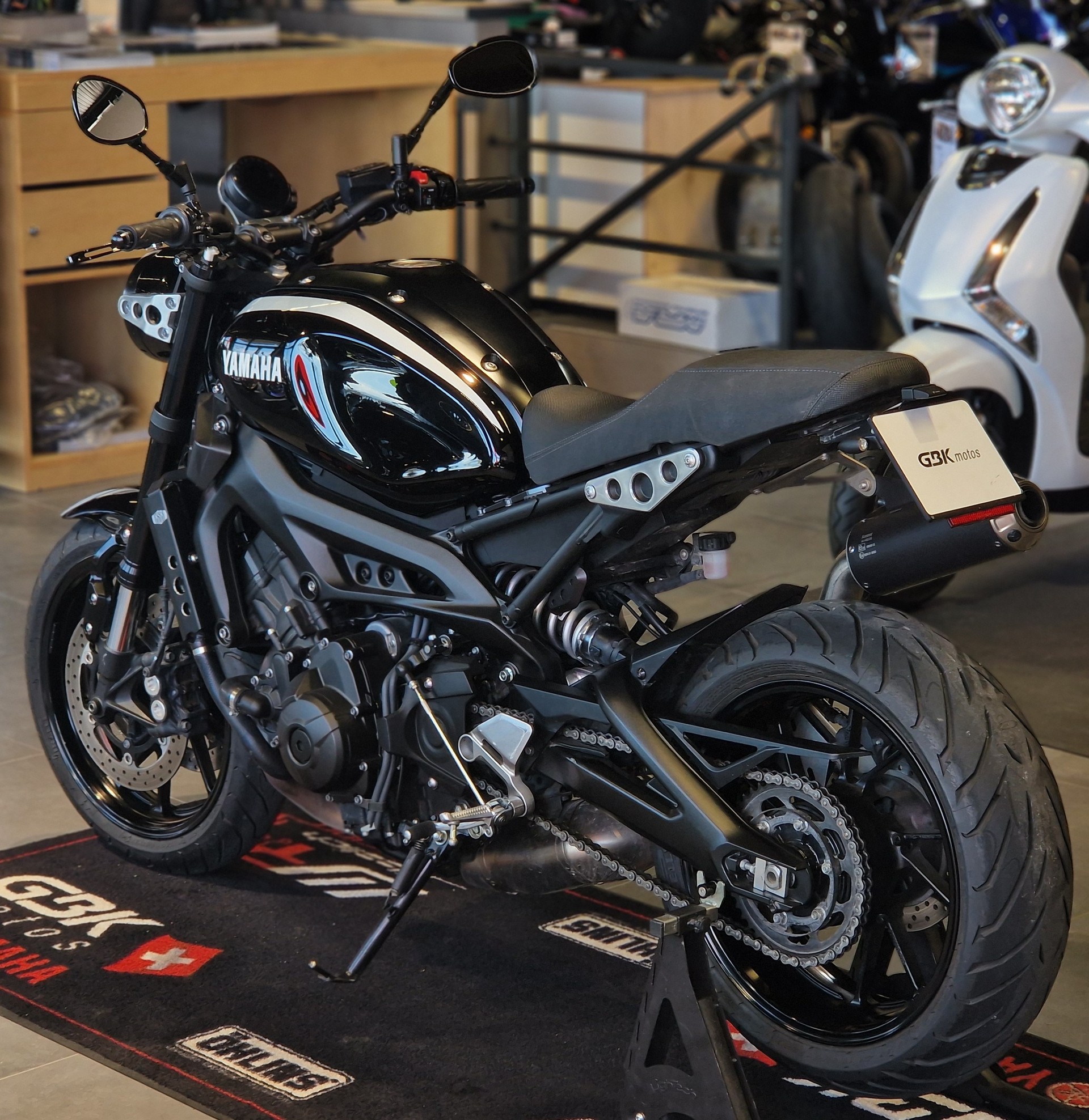 YAMAHA XSR 900-image-6