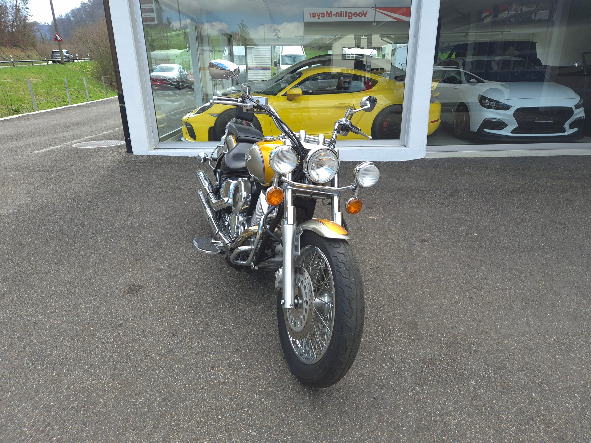 YAMAHA XVS 1100 Drag Star-image-1