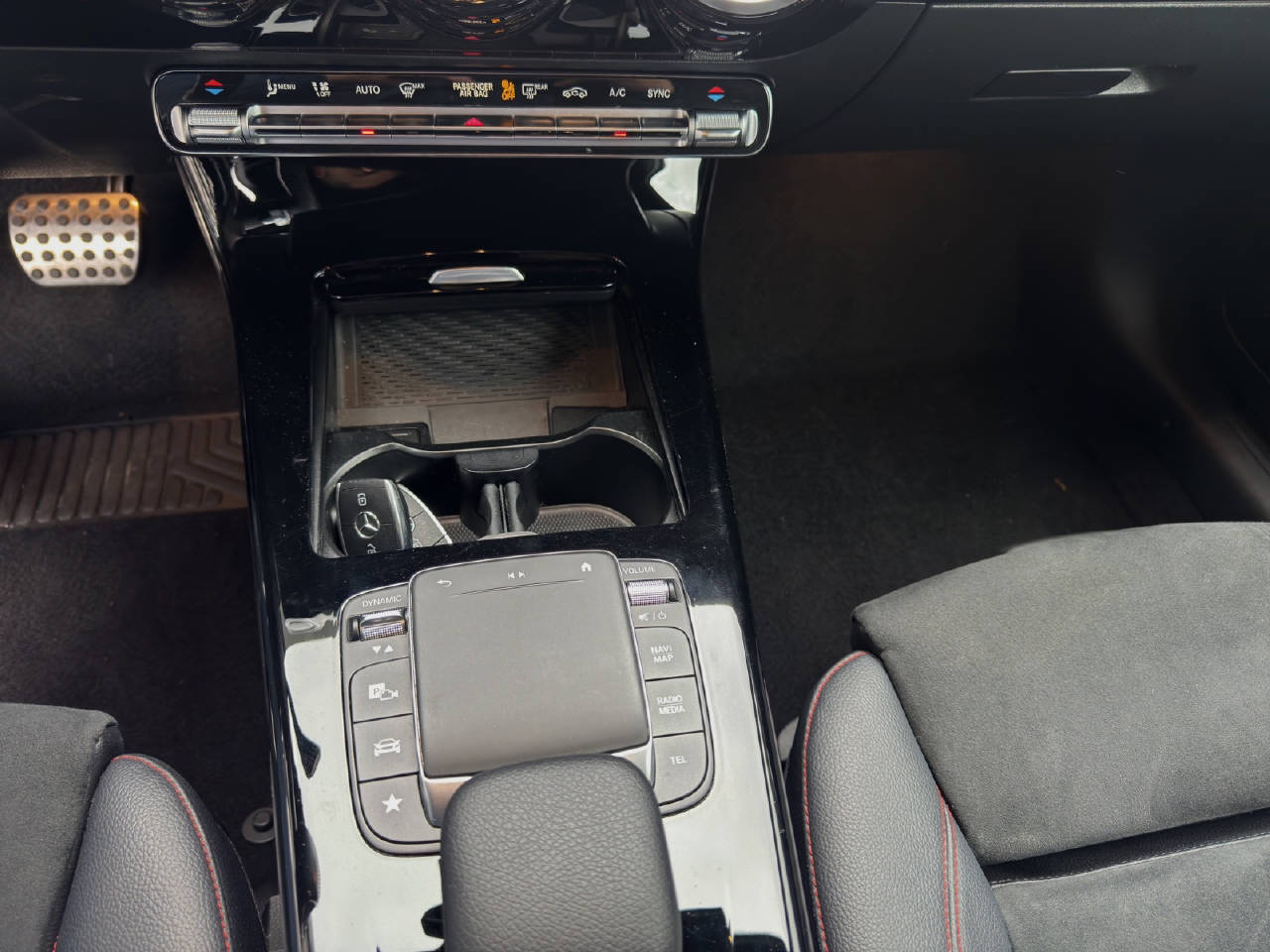 MERCEDES-BENZ A 180 AMG Line-image-14