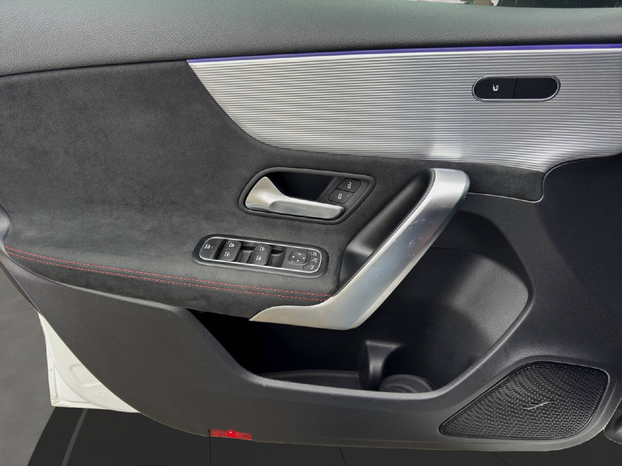 MERCEDES-BENZ A 180 AMG Line-image-18